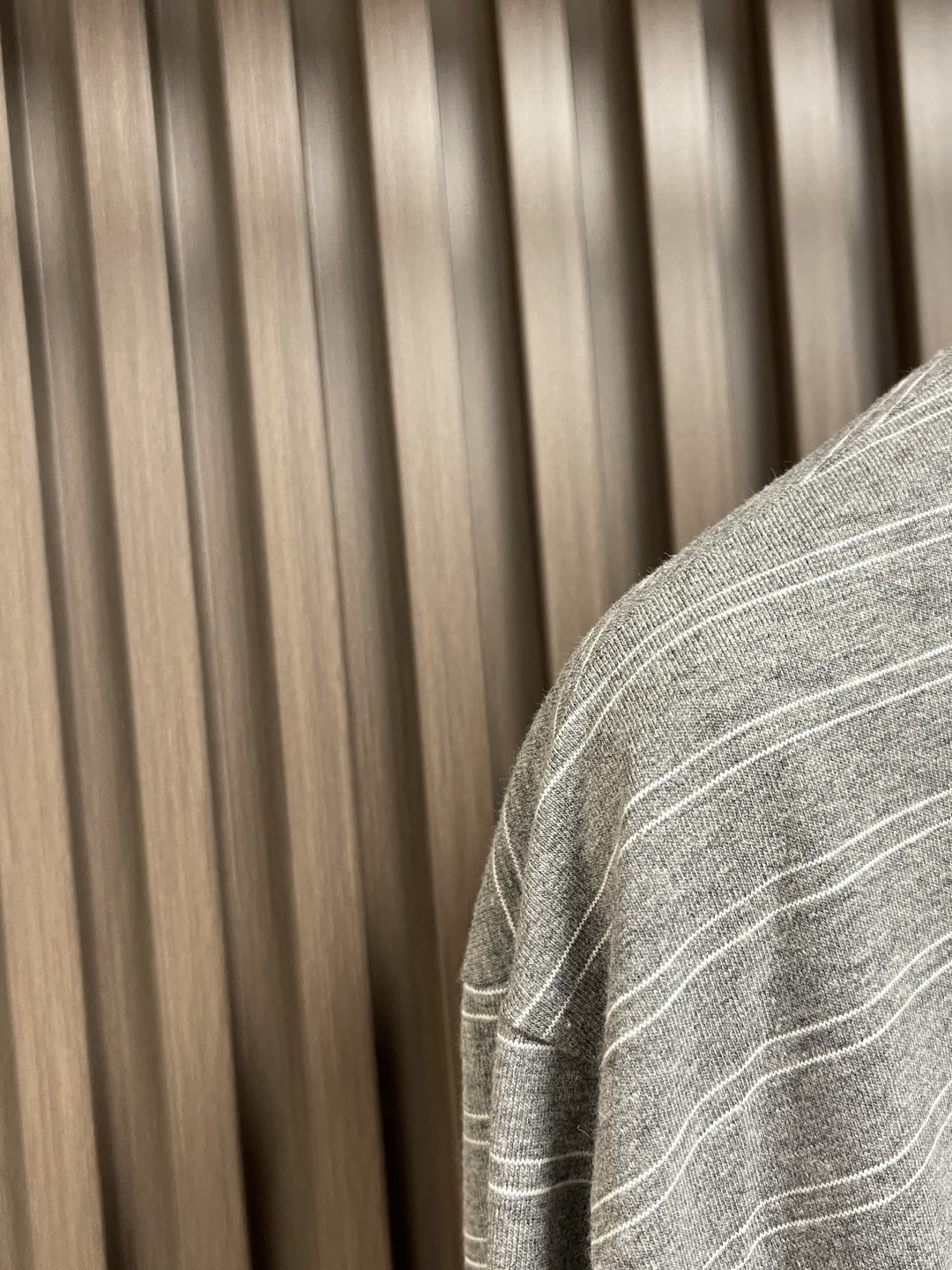 🛒🛒MiuMiu 条纹Polo长袖，定制奢华60支双股高密条纹料，胸前口袋饰以品牌标志作点睛之笔，人体学