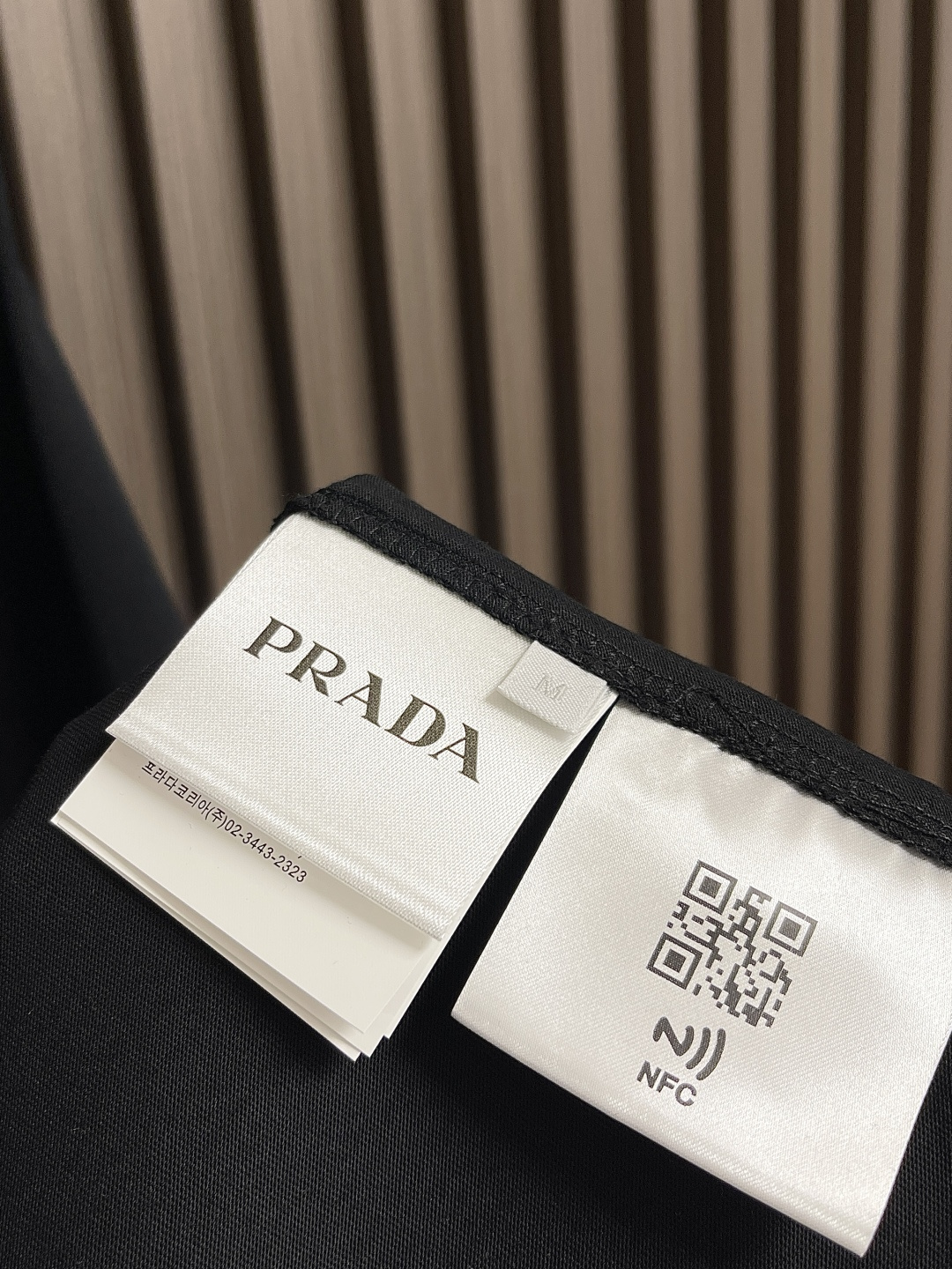 🛒🛒PRADA 假两件三角徽标棉质短袖T恤，面料采用24S双纱特种纺织紧密棉 185G，罗纹32S双纱拉