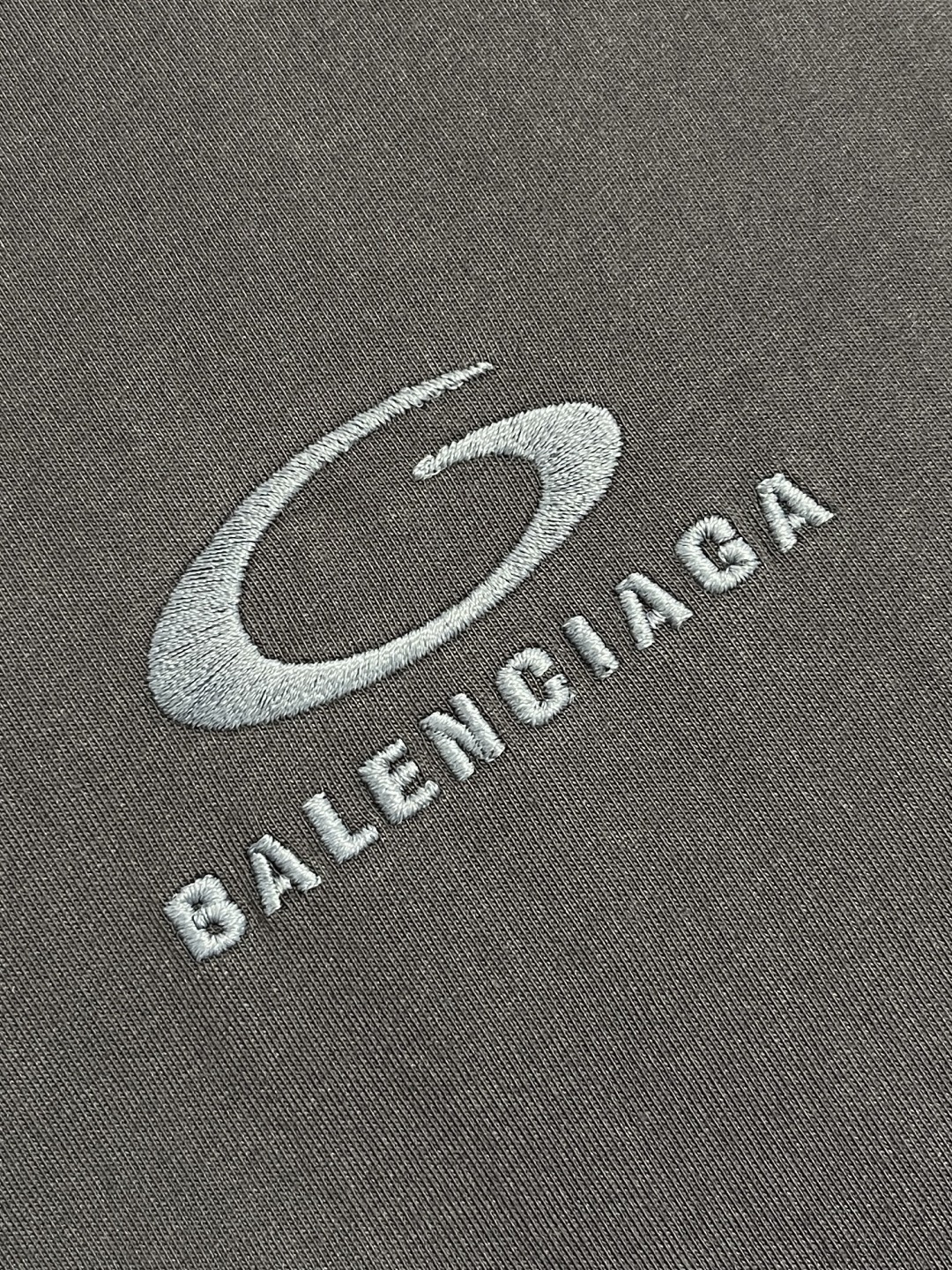 🛒🛒BALENCIAGA 巴黎世家刺绣圆领短袖T恤，采用进口棉质24S双纱复古平纹针织面料，185g的克