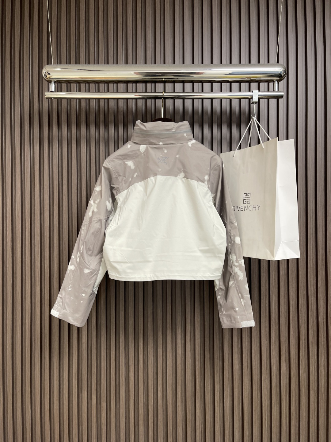 🛒🛒arcteryx 始祖鸟 2025SS夏季新款轻量透气防风短款连帽外套，可当防晒。适用于城市通勤和户