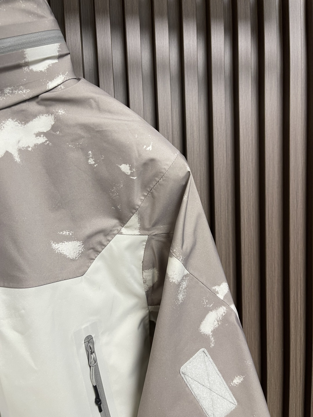 🛒🛒arcteryx 始祖鸟 2025SS夏季新款轻量透气防风短款连帽外套，可当防晒。适用于城市通勤和户