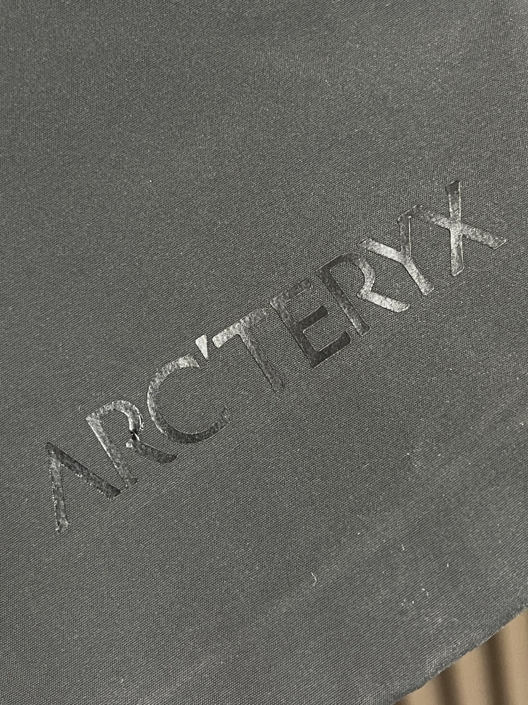 🛒🛒arcteryx 始祖鸟 2025SS夏季新款轻量透气防风短款连帽外套，可当防晒。适用于城市通勤和户