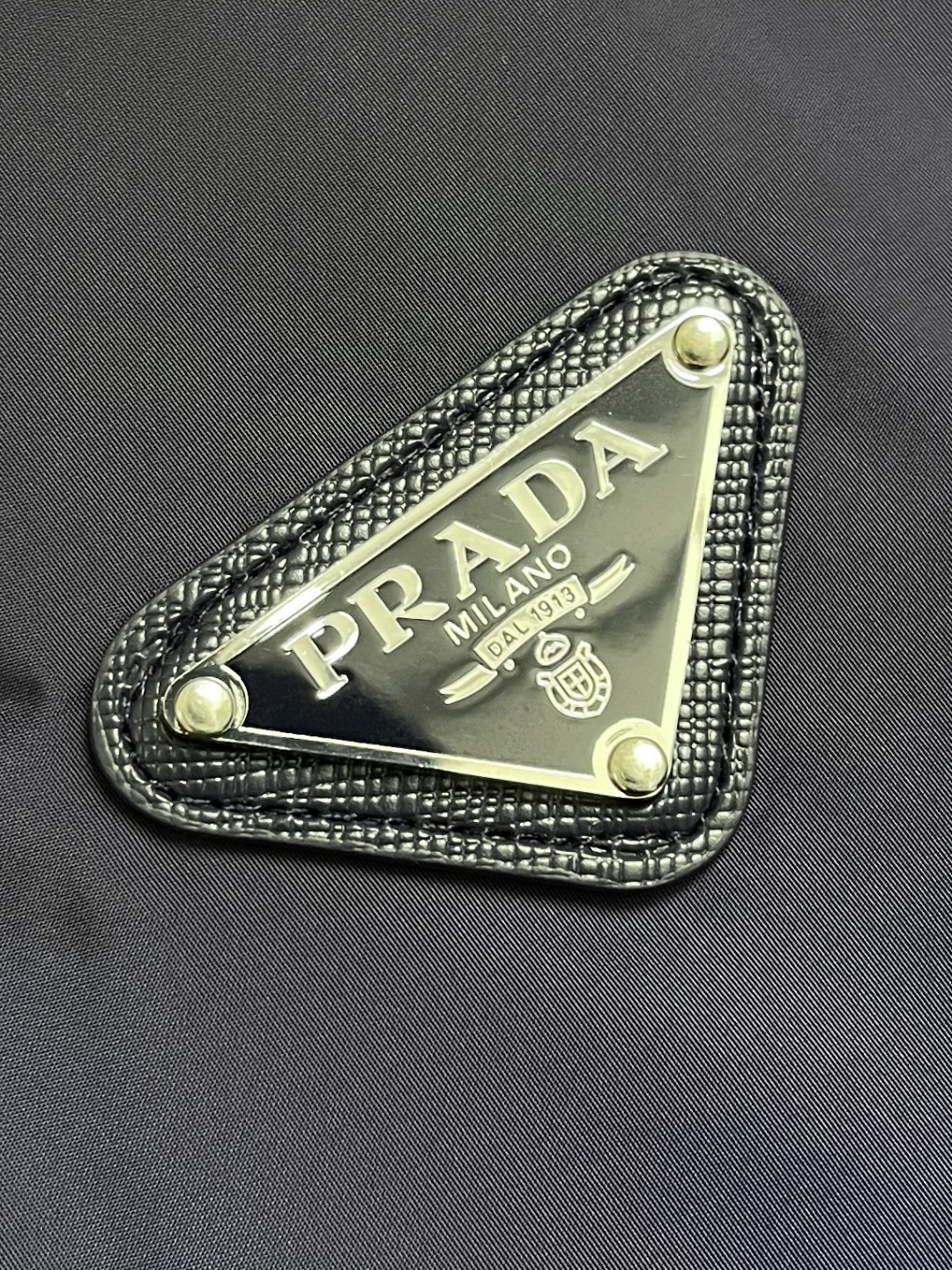 🛒🛒Prada 2025ss早秋新款连帽羽绒服外套，秋季爆款三角金属logo羽绒外套，90白鸭绒 穿上就