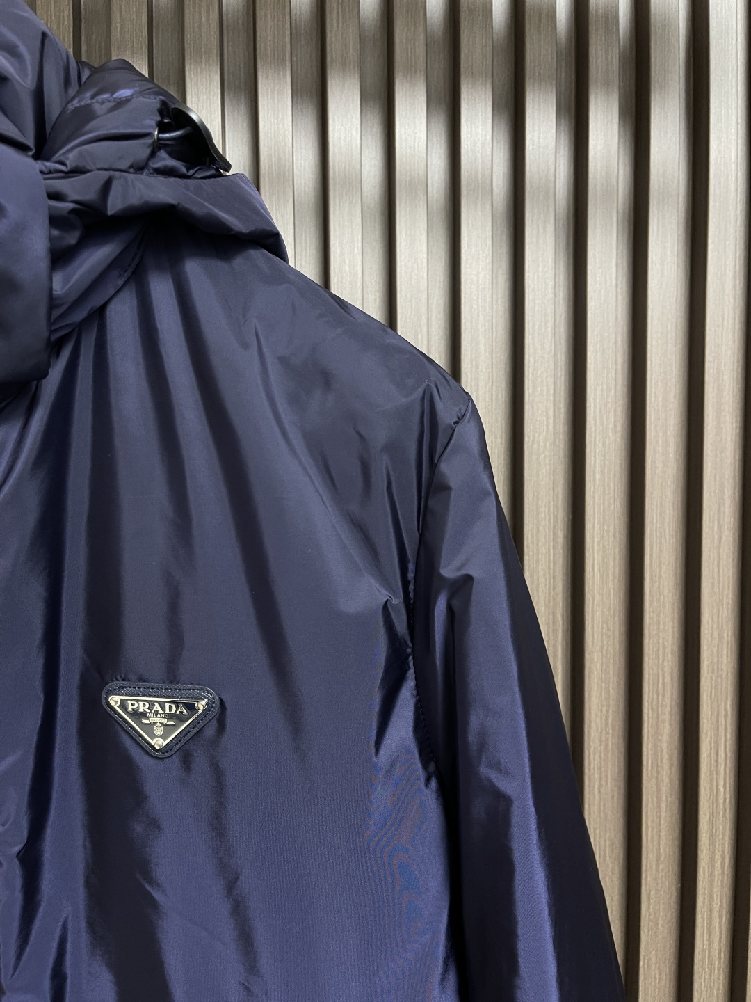 🛒🛒Prada 2025ss早秋新款连帽羽绒服外套，秋季爆款三角金属logo羽绒外套，90白鸭绒 穿上就