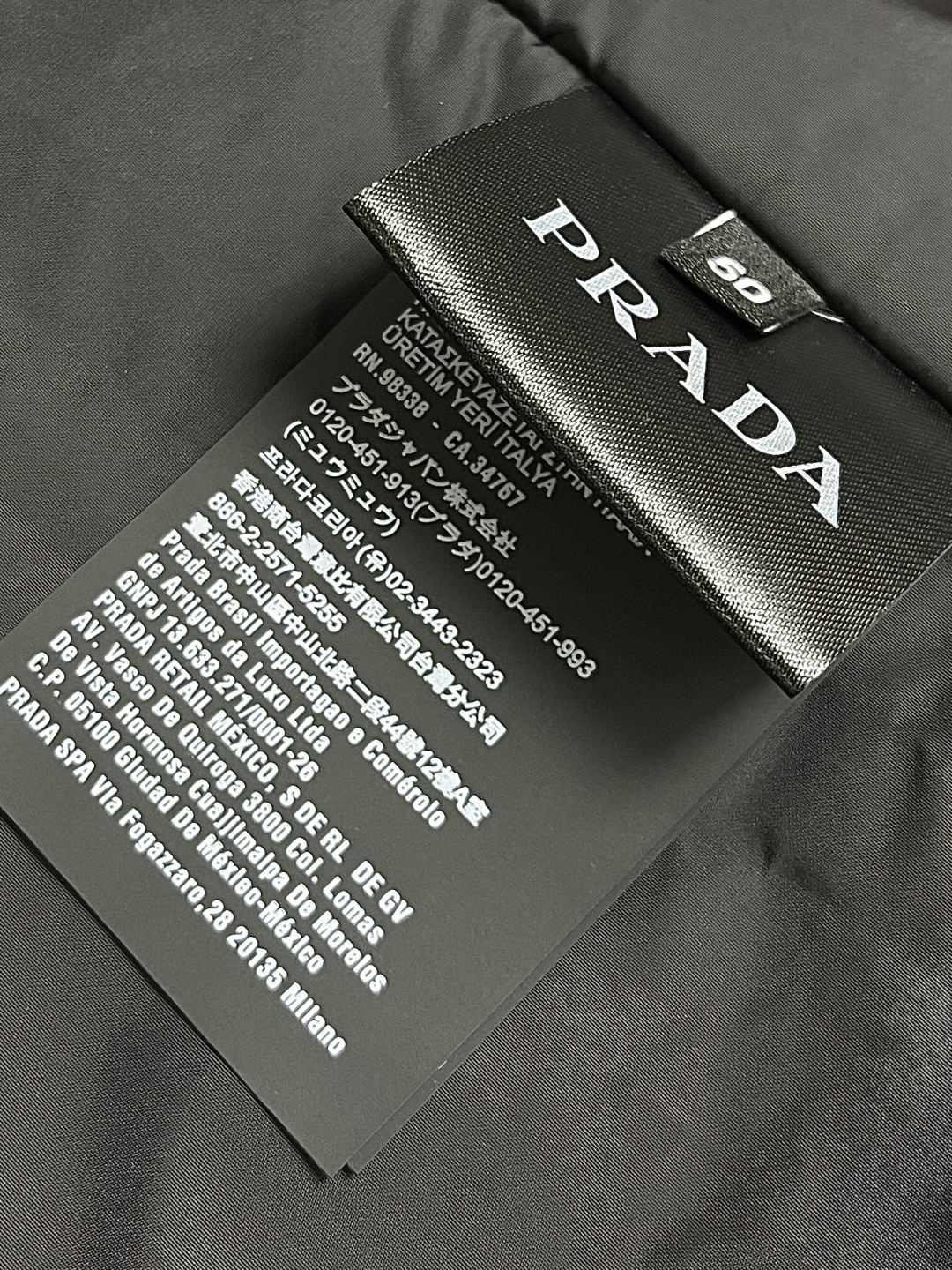 🛒🛒Prada 2025ss早秋新款连帽羽绒服外套，秋季爆款三角金属logo羽绒外套，90白鸭绒 穿上就