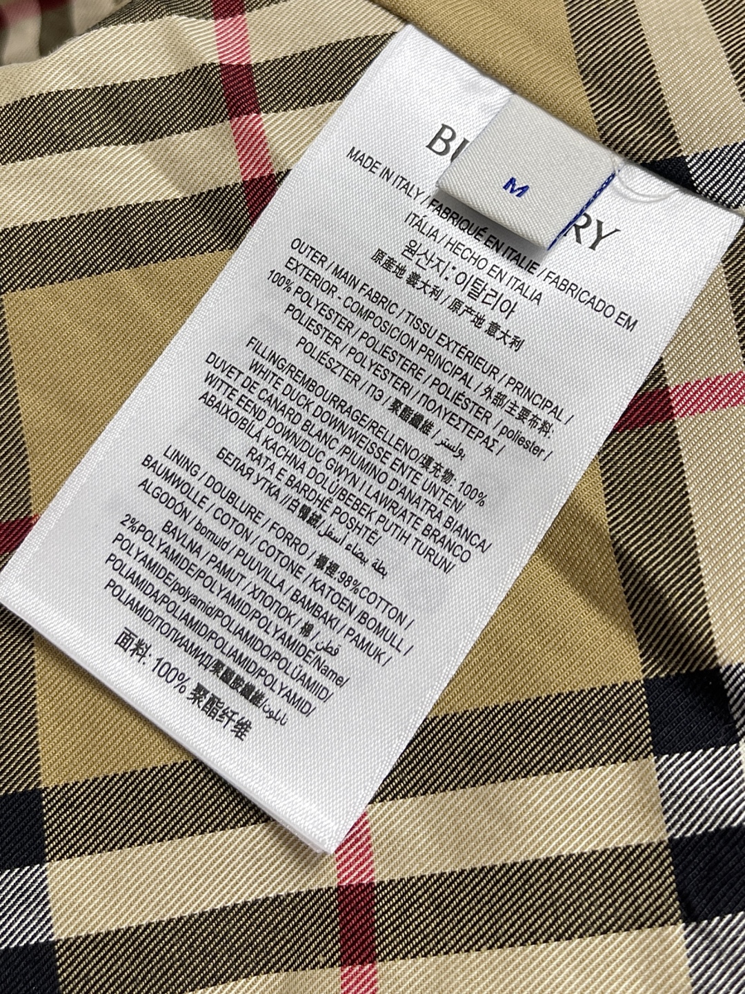 🛒🛒burberry 战马徽标立领羽绒服，适合各种户外活动和日常穿着。 具有良好的透气性和耐磨性，内里填