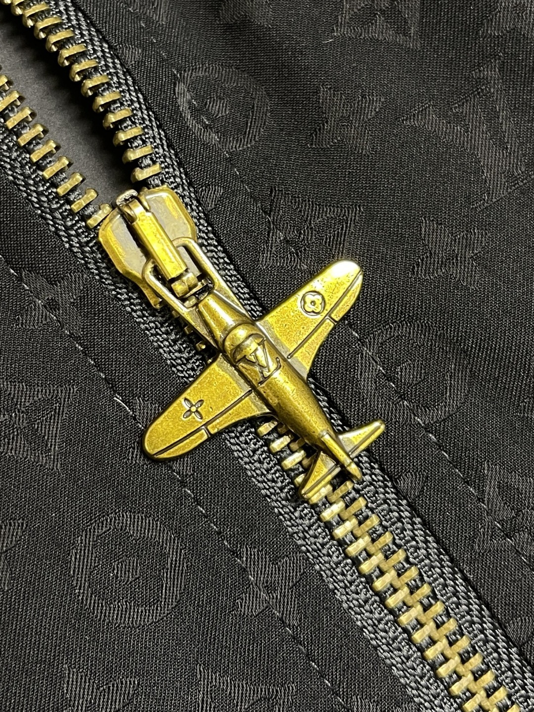 🛒🛒LV 2025ss新款绿松石绗满印花宽松外套夹克，宽松的版型设计，穿着舒适自在，不挑身材，同时也能营