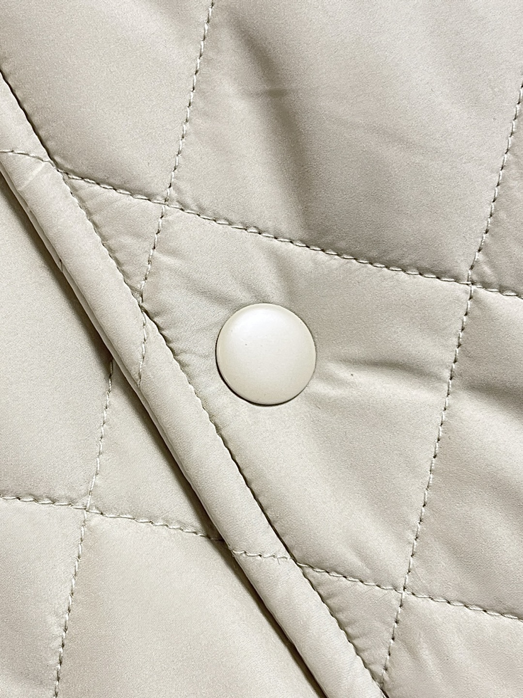 🛒🛒MIUMIU 2025SS新品菱格翻领棉服，定制YB进口防风防水尼龙材质 其工艺还原 升级材质 提升