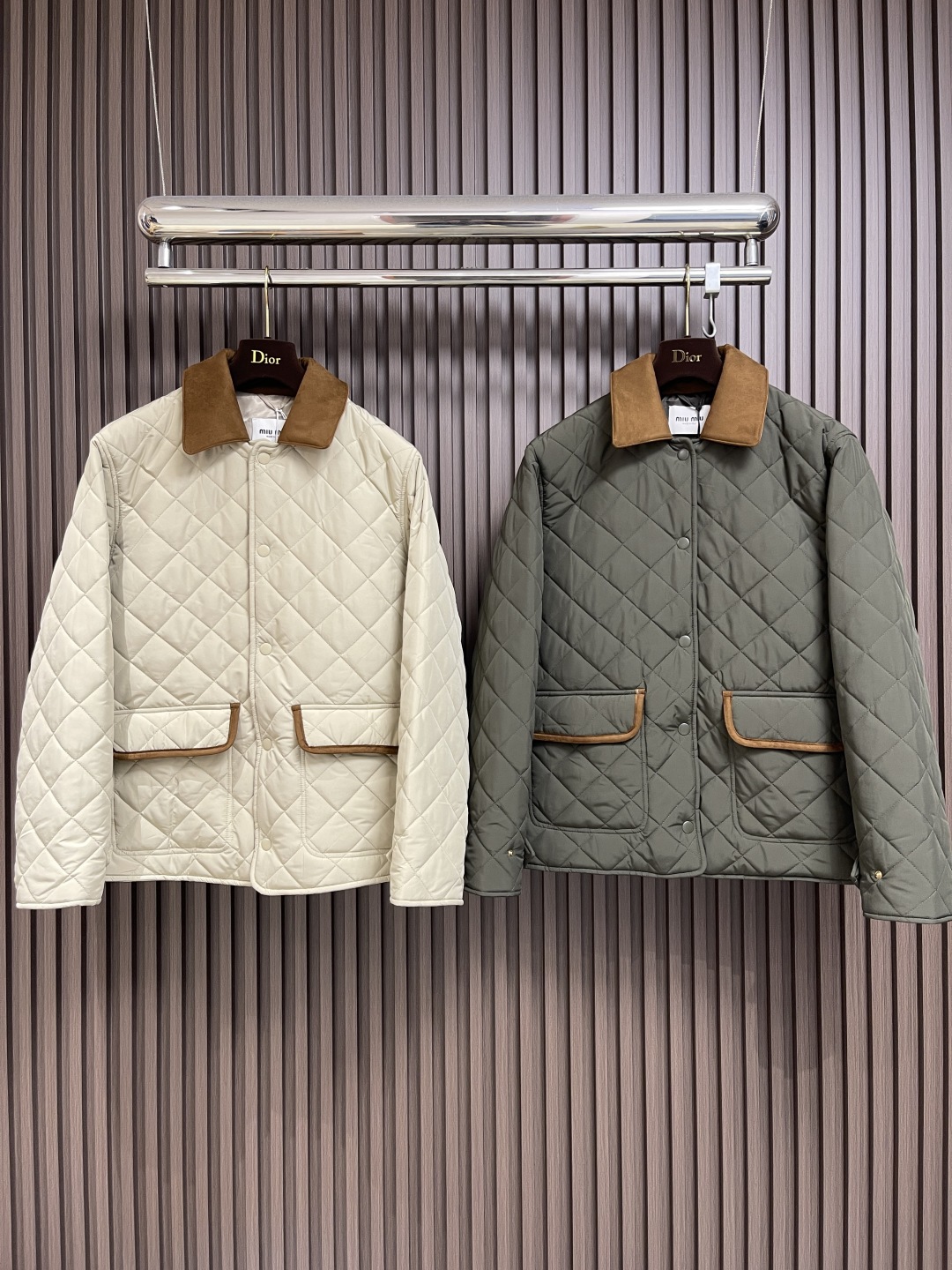 🛒🛒MIUMIU 2025SS新品菱格翻领棉服，定制YB进口防风防水尼龙材质 其工艺还原 升级材质 提升