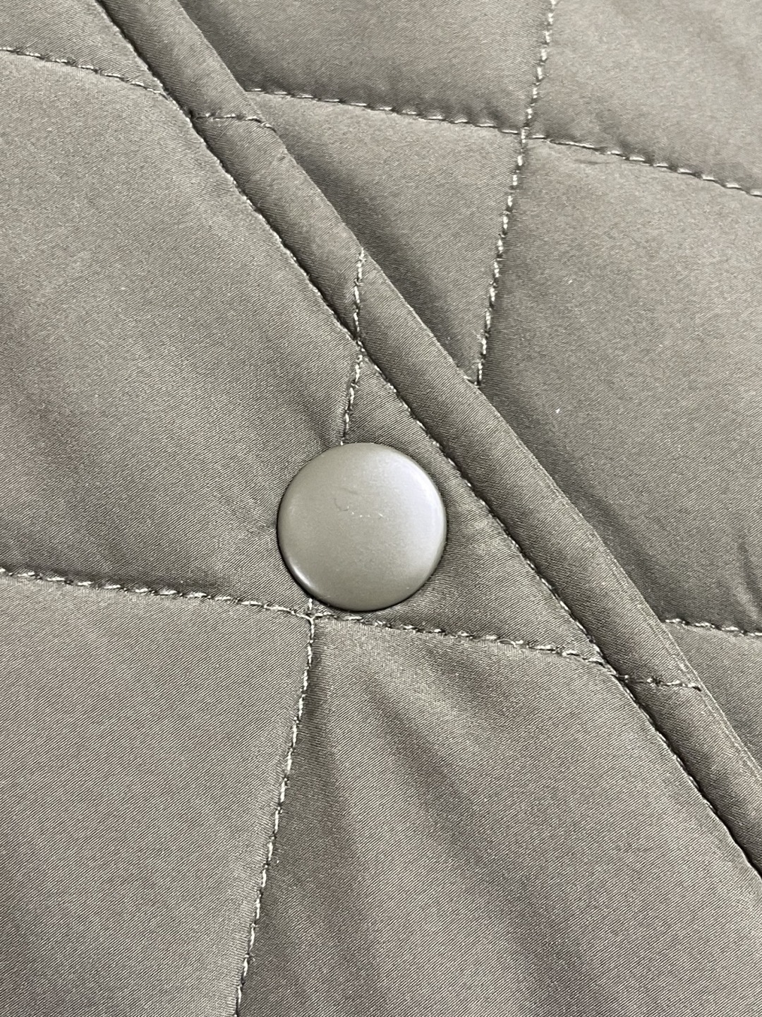 🛒🛒MIUMIU 2025SS新品菱格翻领棉服，定制YB进口防风防水尼龙材质 其工艺还原 升级材质 提升