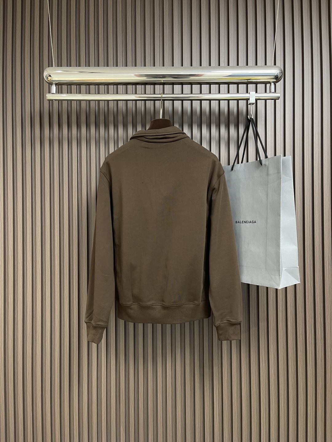 🛒🛒PRADA 棉质抓绒Polo衫，极简主义与运动风格相结合，造就此款Polo衫的现代精致设计。此款棉质