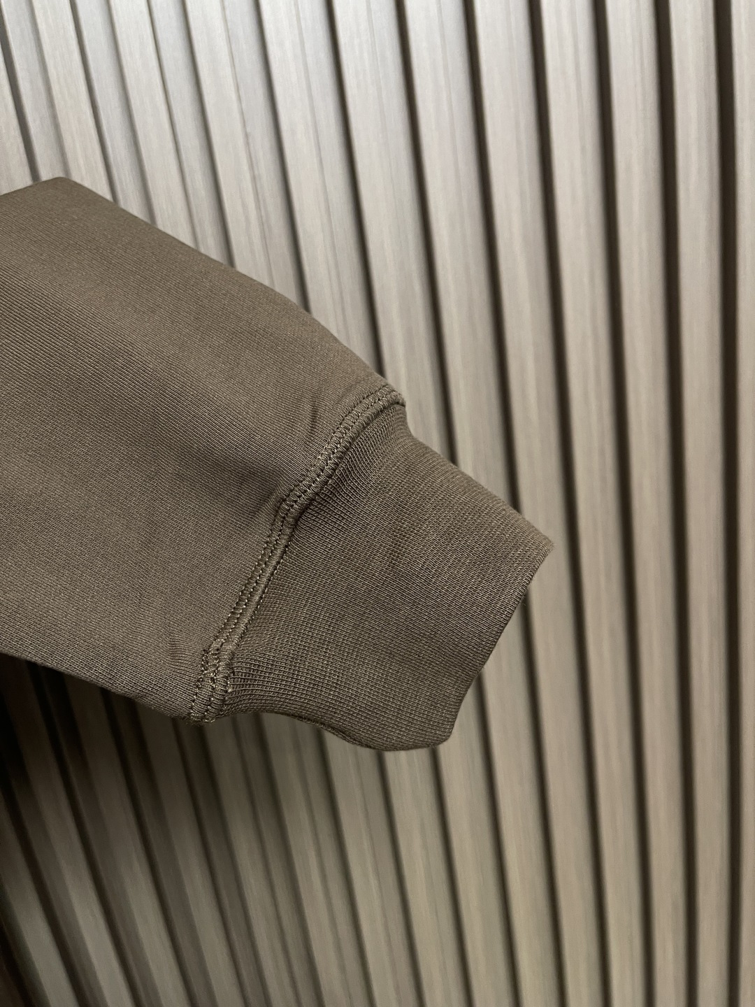 🛒🛒PRADA 棉质抓绒Polo衫，极简主义与运动风格相结合，造就此款Polo衫的现代精致设计。此款棉质