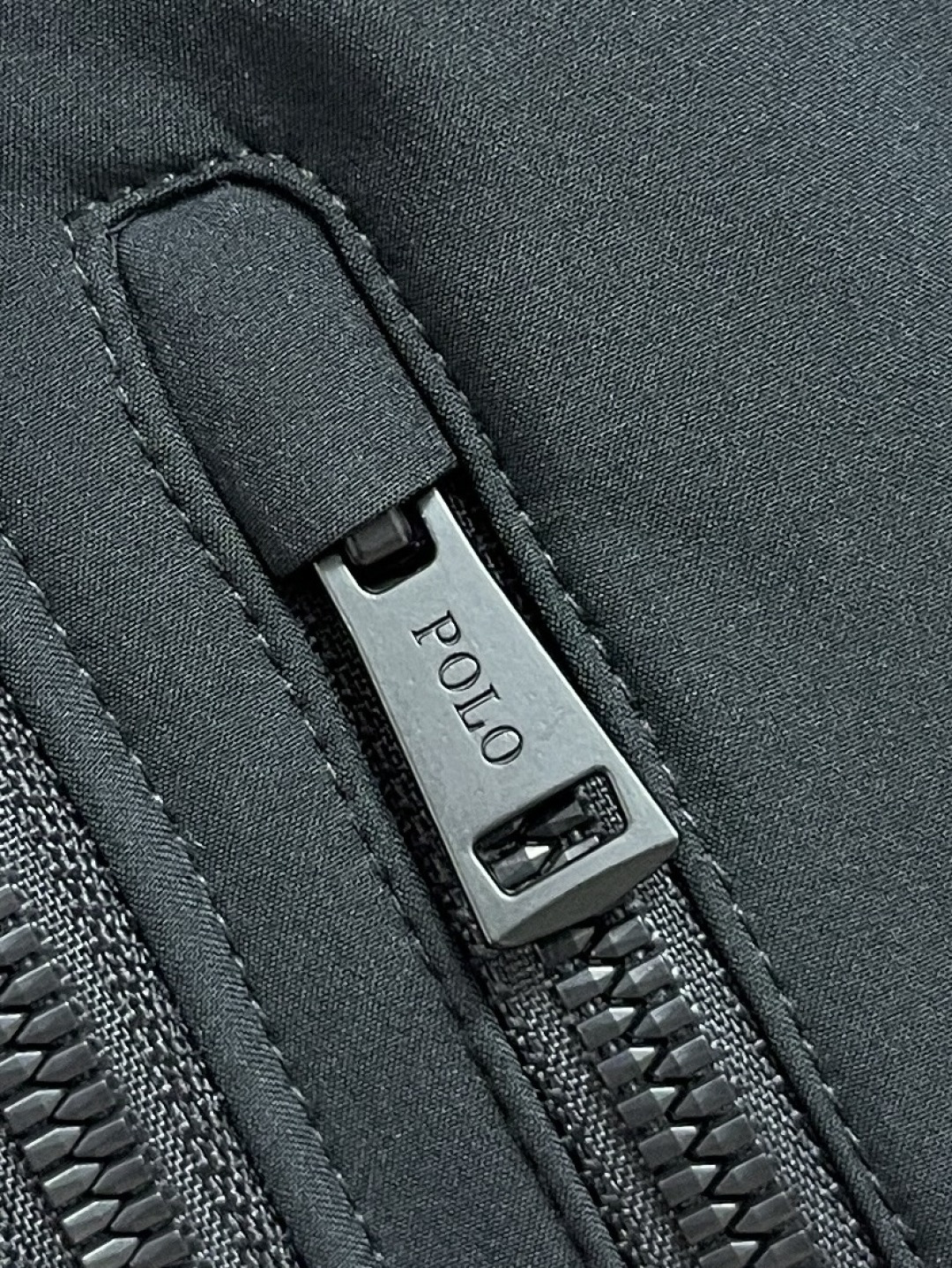 🛒🛒Rah Lauren拉夫 科技面料纯色Logo刺绣拉链立领马甲，科技面料立领马甲拉链开衫，内里采用抓