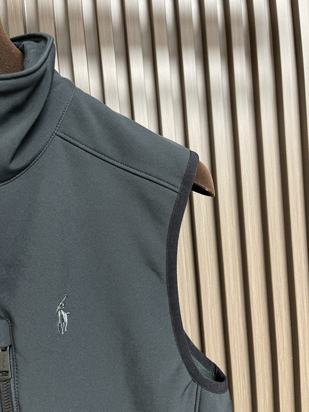 🛒🛒Rah Lauren拉夫 科技面料纯色Logo刺绣拉链立领马甲，科技面料立领马甲拉链开衫，内里采用抓