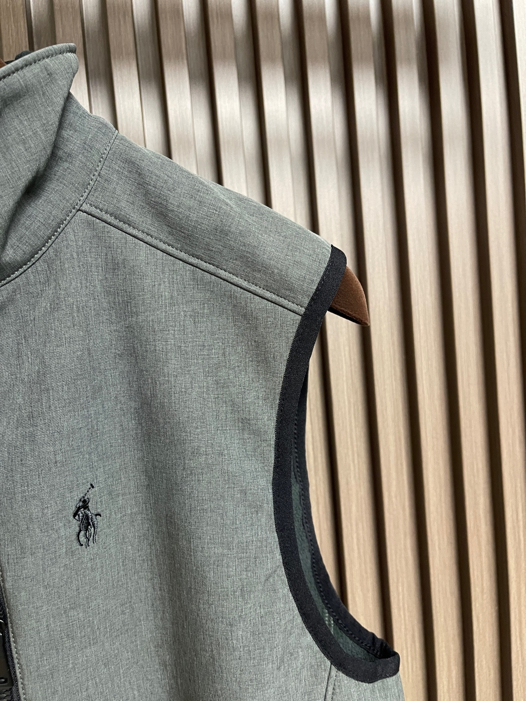 🛒🛒Rah Lauren拉夫 科技面料纯色Logo刺绣拉链立领马甲，科技面料立领马甲拉链开衫，内里采用抓