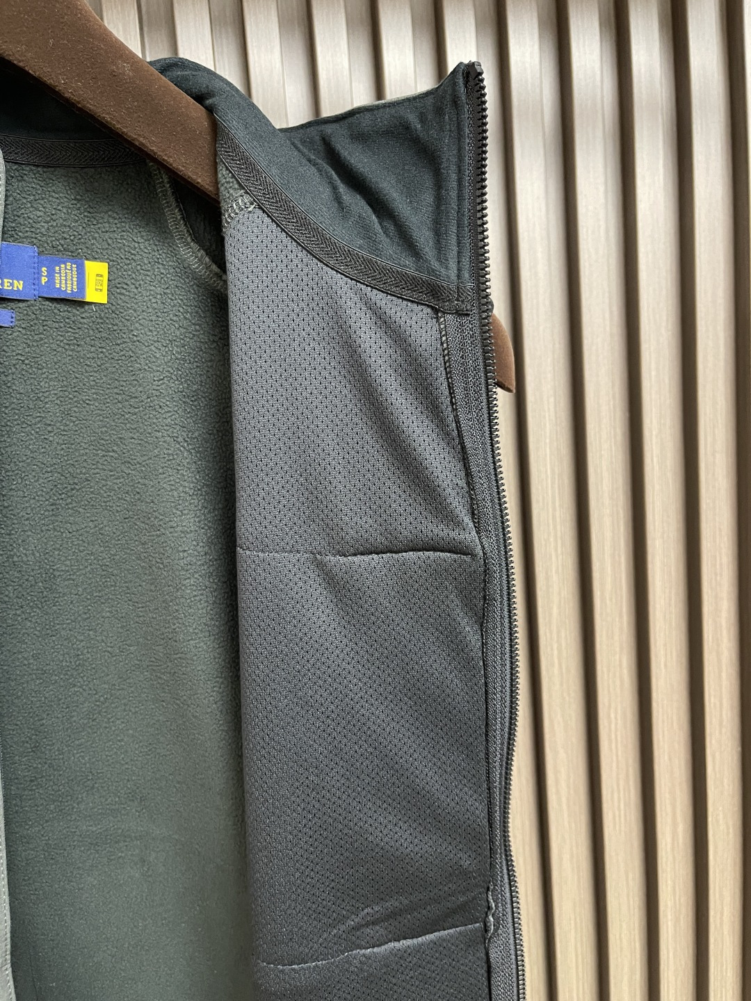 🛒🛒Rah Lauren拉夫 科技面料纯色Logo刺绣拉链立领马甲，科技面料立领马甲拉链开衫，内里采用抓