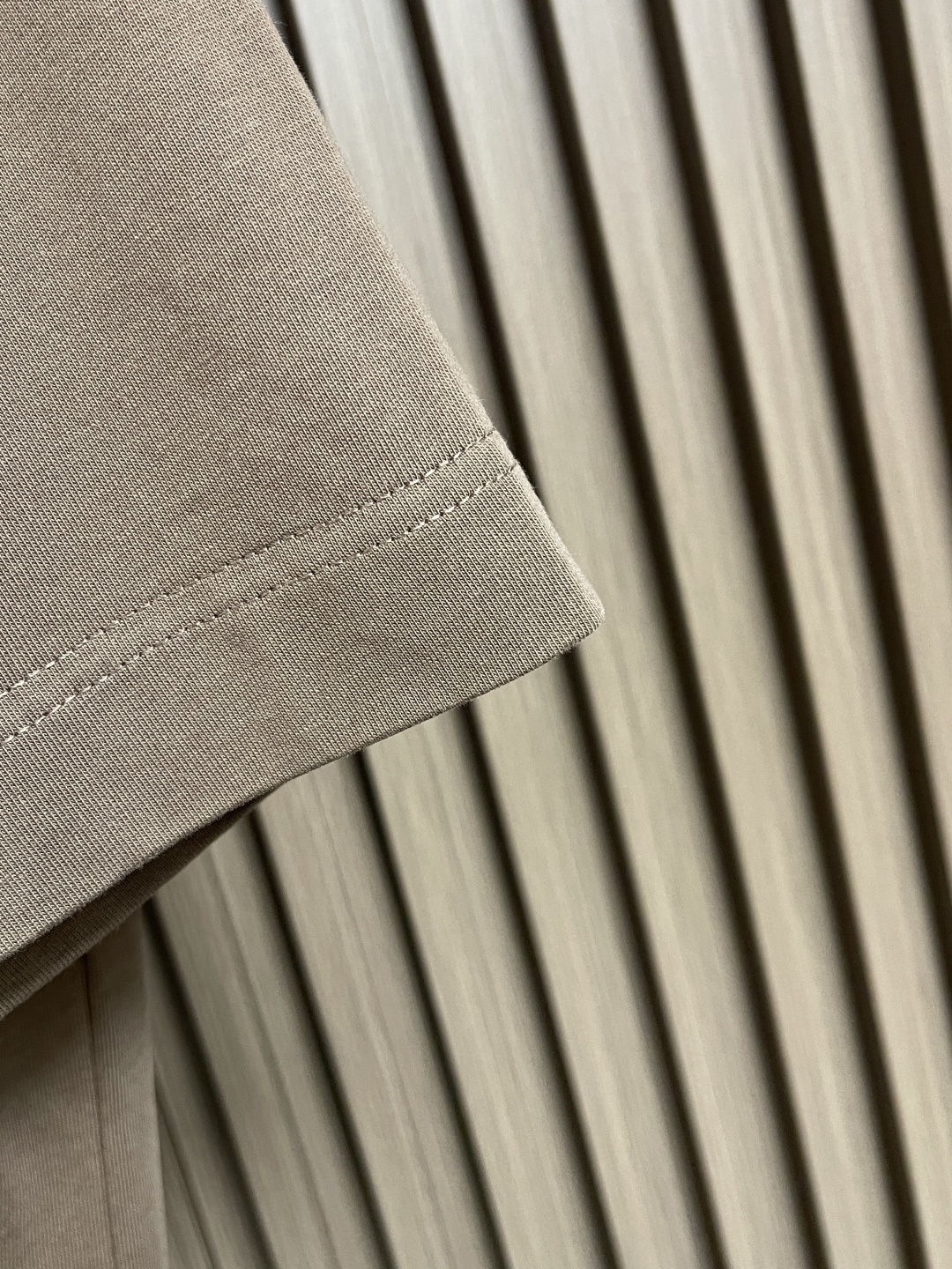 🛒🛒MIUMIU 2025ss春夏新款字母logo标识印花短袖T恤，既不单调也不复杂，恰到好处的展现品味