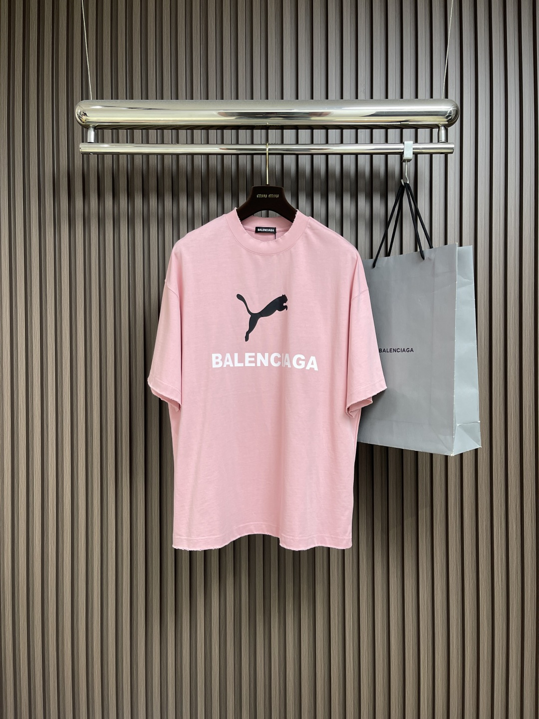🛒🛒Balenciaga 联名Puma系列印花洗水短袖T恤，面料采用定织定染全棉双纱。克重260克，布面