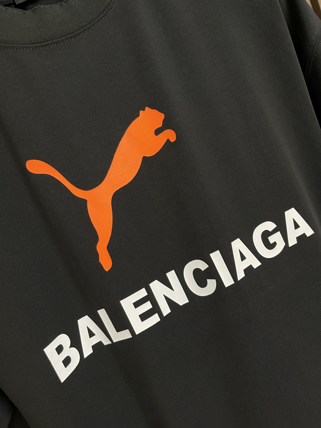 🛒🛒Balenciaga 联名Puma系列印花洗水短袖T恤，面料采用定织定染全棉双纱。克重260克，布面