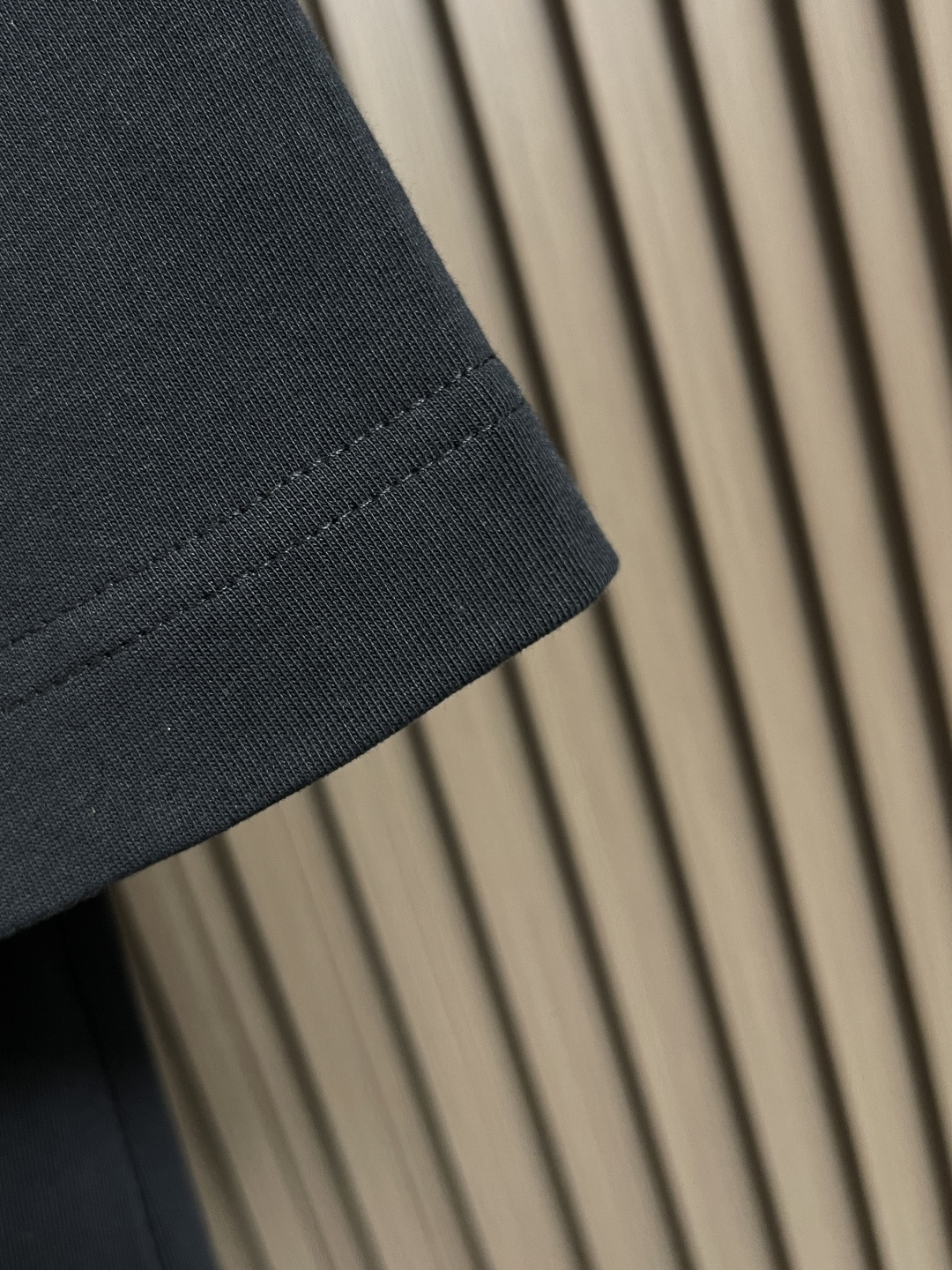 🛒🛒Burberry 骑士印章棉质混纺短袖T恤 选用棉质混纺材质打造，呈现休闲版型。点缀复古感骑士印章印