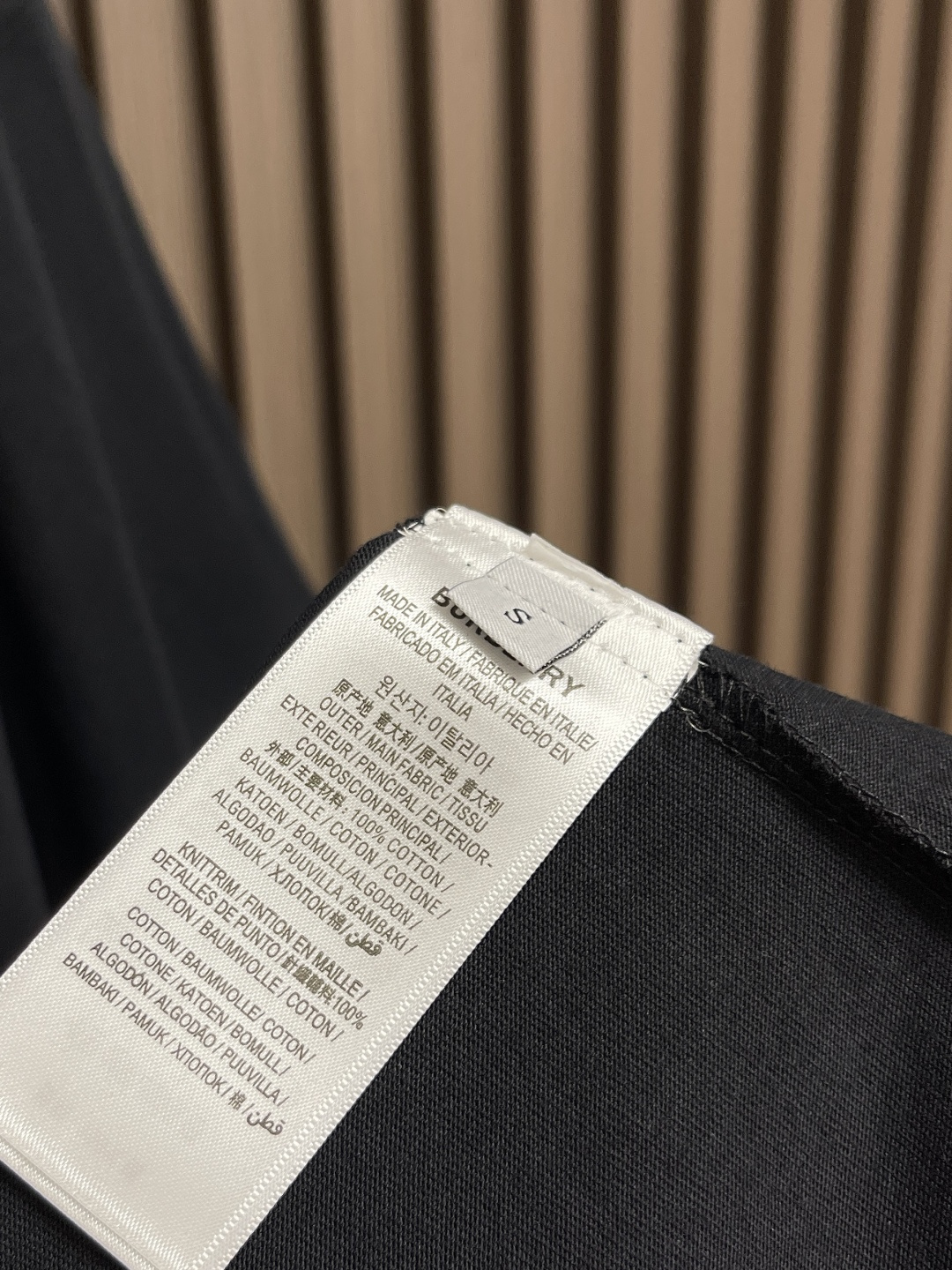 🛒🛒Burberry 骑士印章棉质混纺短袖T恤 选用棉质混纺材质打造，呈现休闲版型。点缀复古感骑士印章印