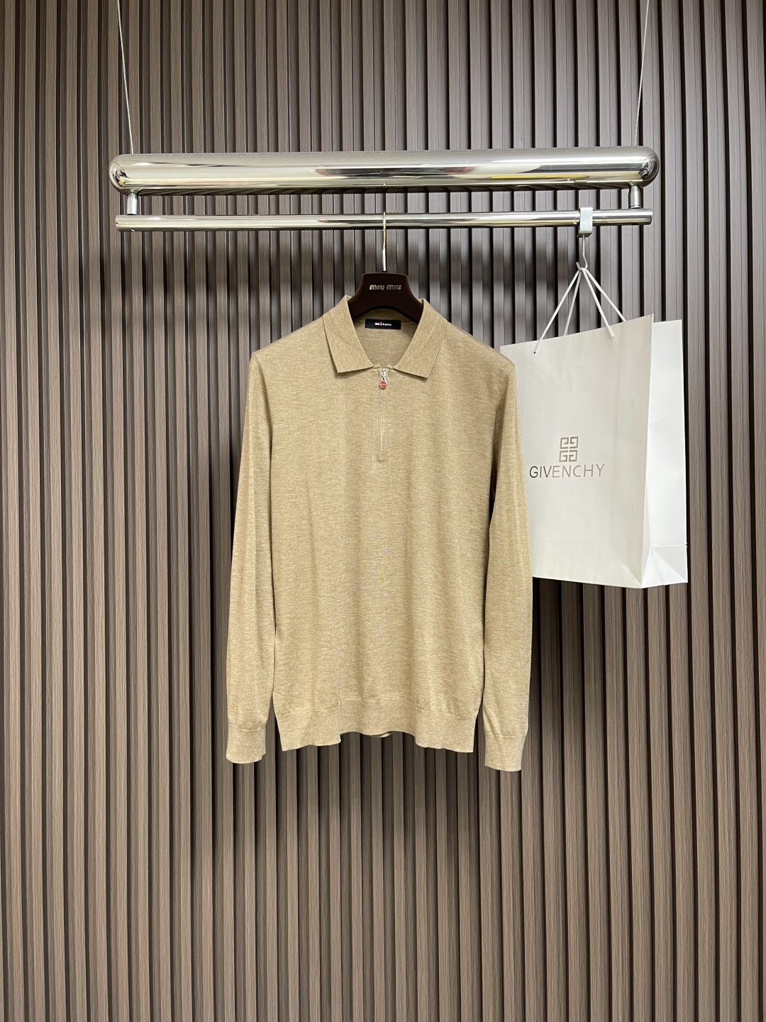 🛒🛒kiton 半拉链翻领针织毛衣，精选优质美利奴羊毛，轻盈蓬松却比普通羊毛更保暖，室内外自由切换，告别