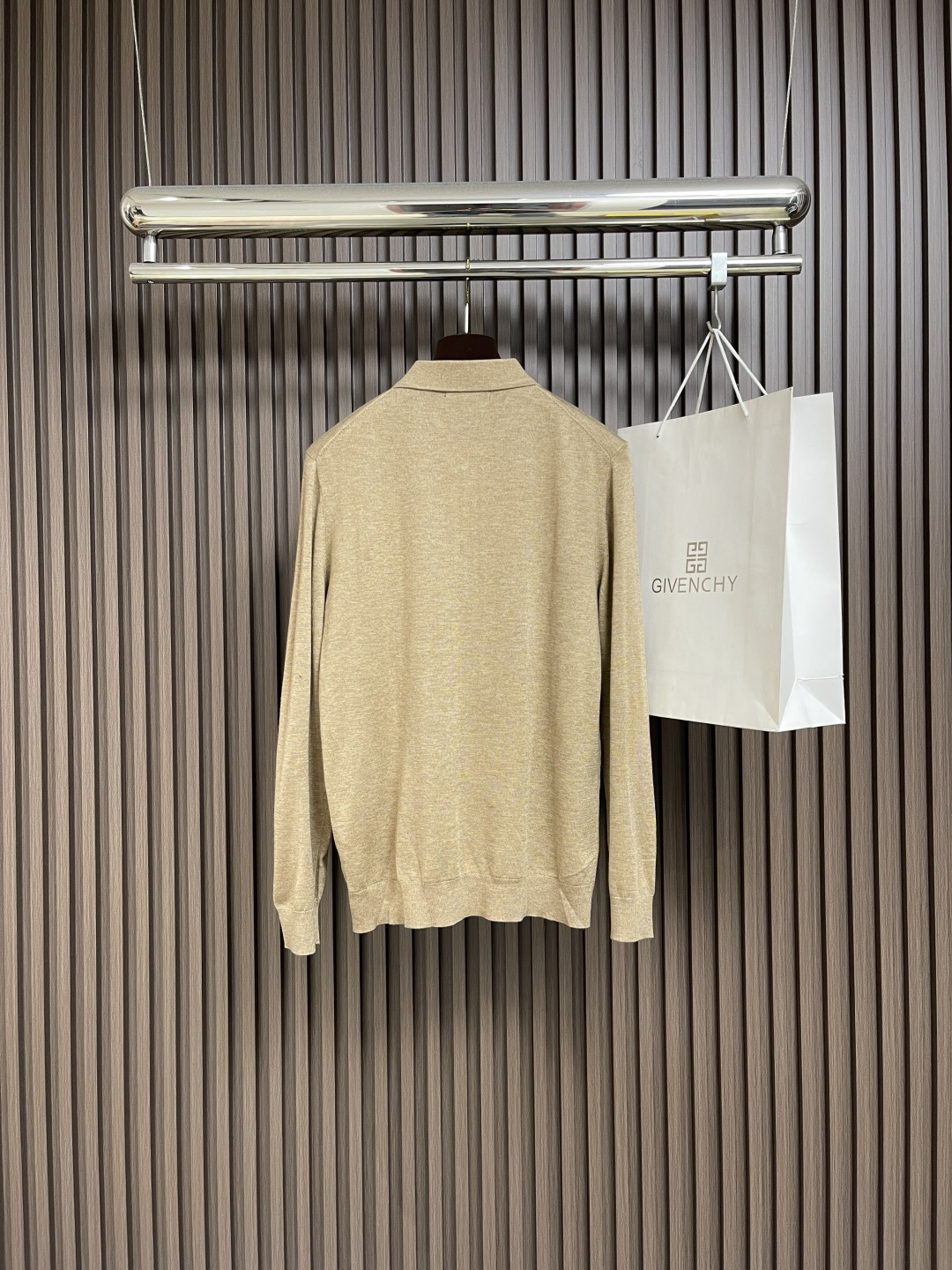 🛒🛒kiton 半拉链翻领针织毛衣，精选优质美利奴羊毛，轻盈蓬松却比普通羊毛更保暖，室内外自由切换，告别