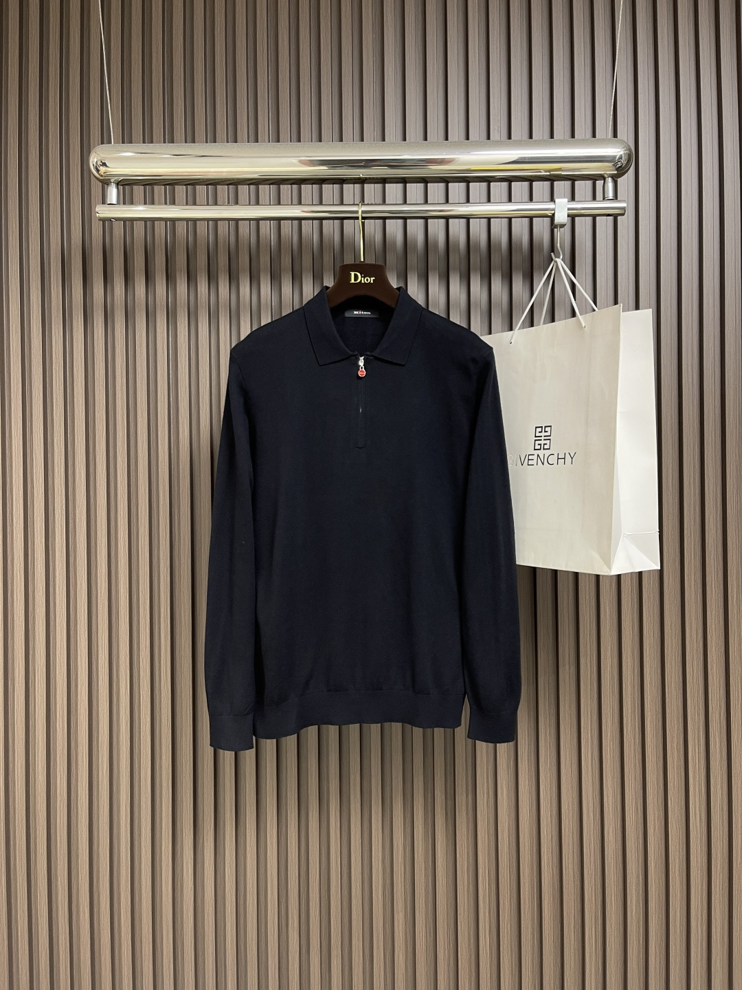 🛒🛒kiton 半拉链翻领针织毛衣，精选优质美利奴羊毛，轻盈蓬松却比普通羊毛更保暖，室内外自由切换，告别