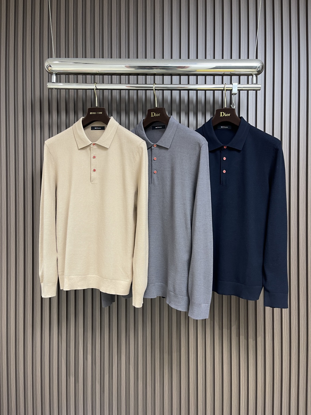 🛒🛒kiton 三扣翻领针织长袖毛衣 精选优质面料，轻盈蓬松却比普通羊毛更保暖，室内外自由切换，告别臃肿