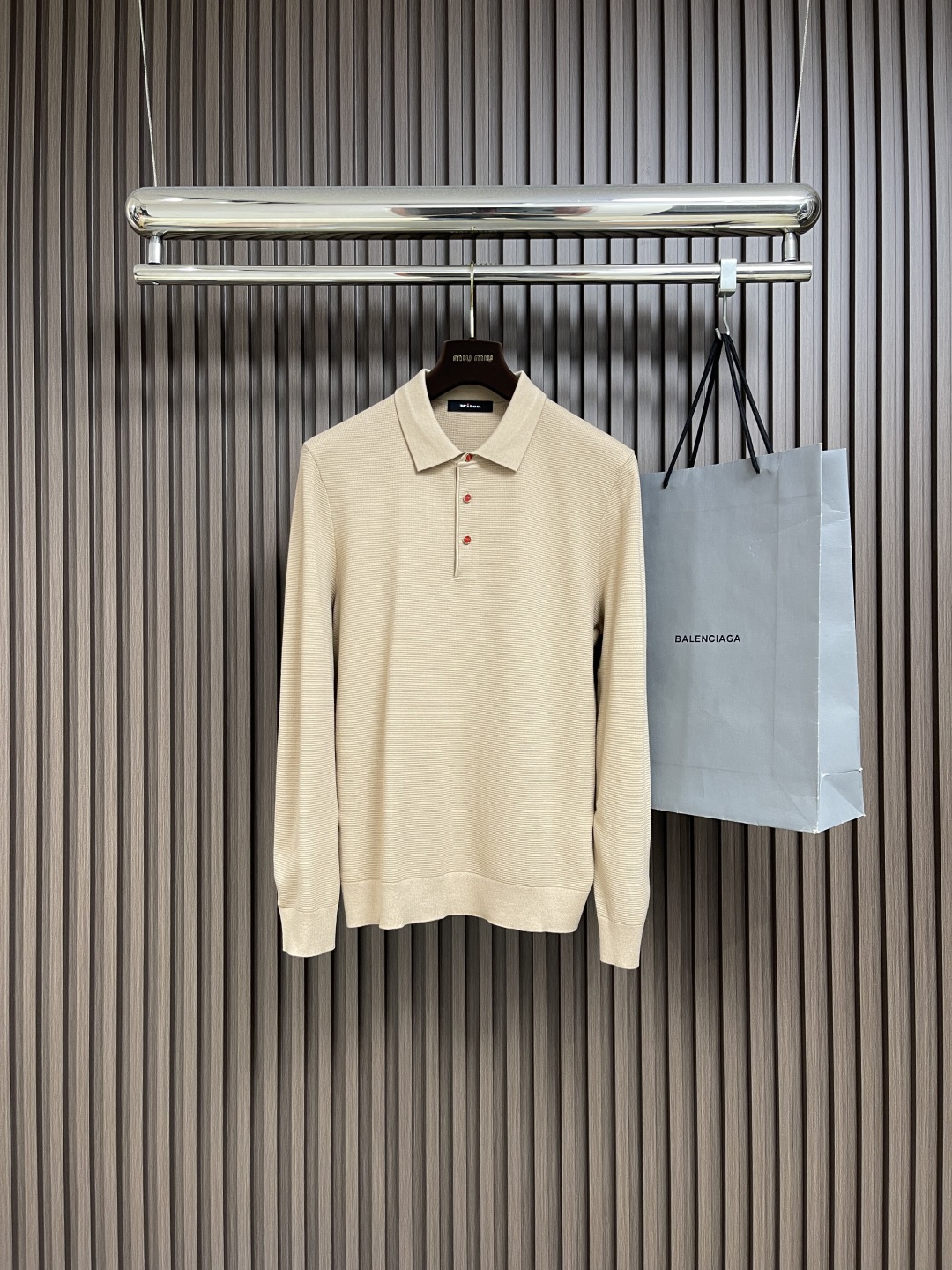 🛒🛒kiton 三扣翻领针织长袖毛衣 精选优质面料，轻盈蓬松却比普通羊毛更保暖，室内外自由切换，告别臃肿
