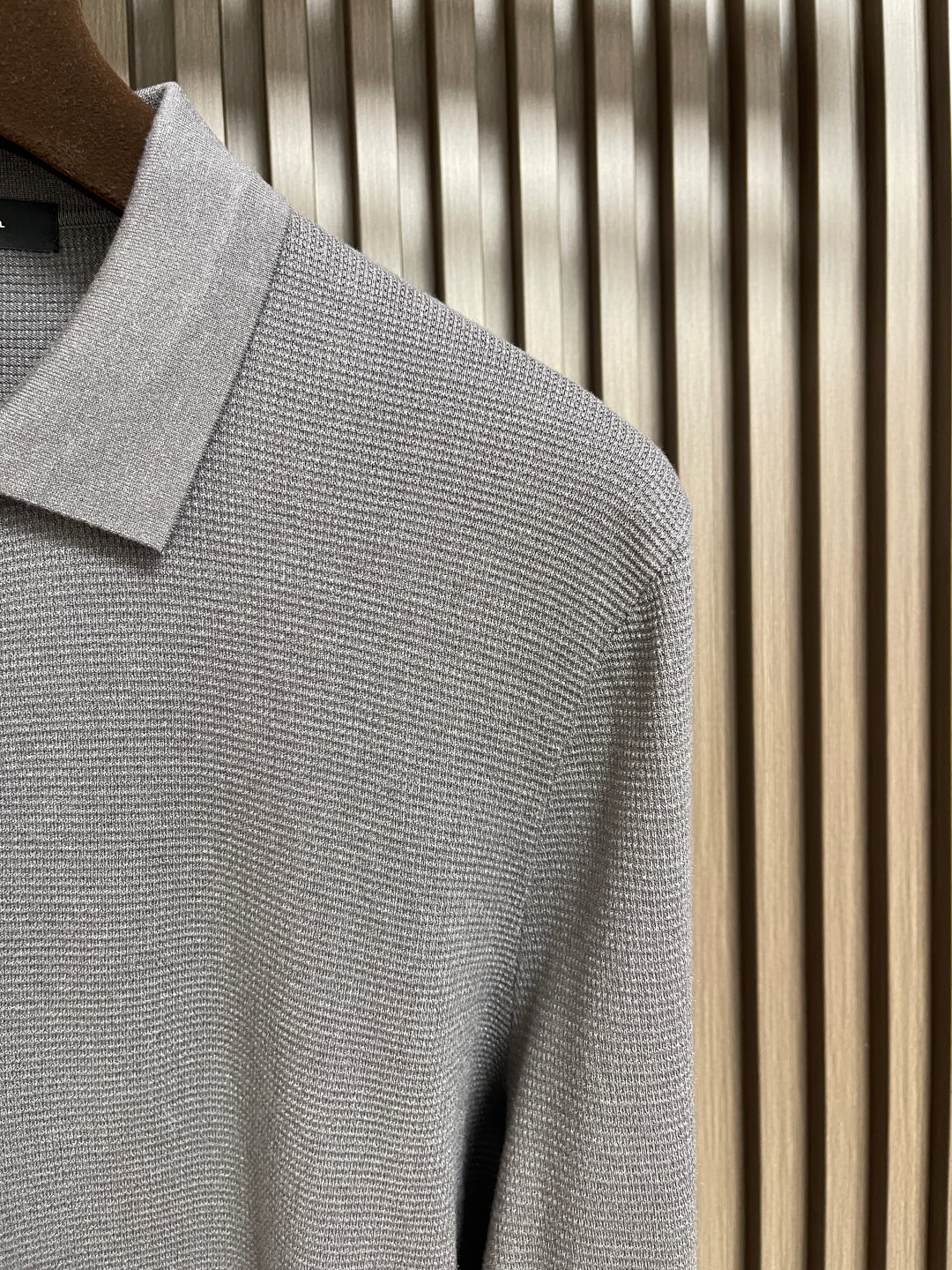 🛒🛒kiton 三扣翻领针织长袖毛衣 精选优质面料，轻盈蓬松却比普通羊毛更保暖，室内外自由切换，告别臃肿