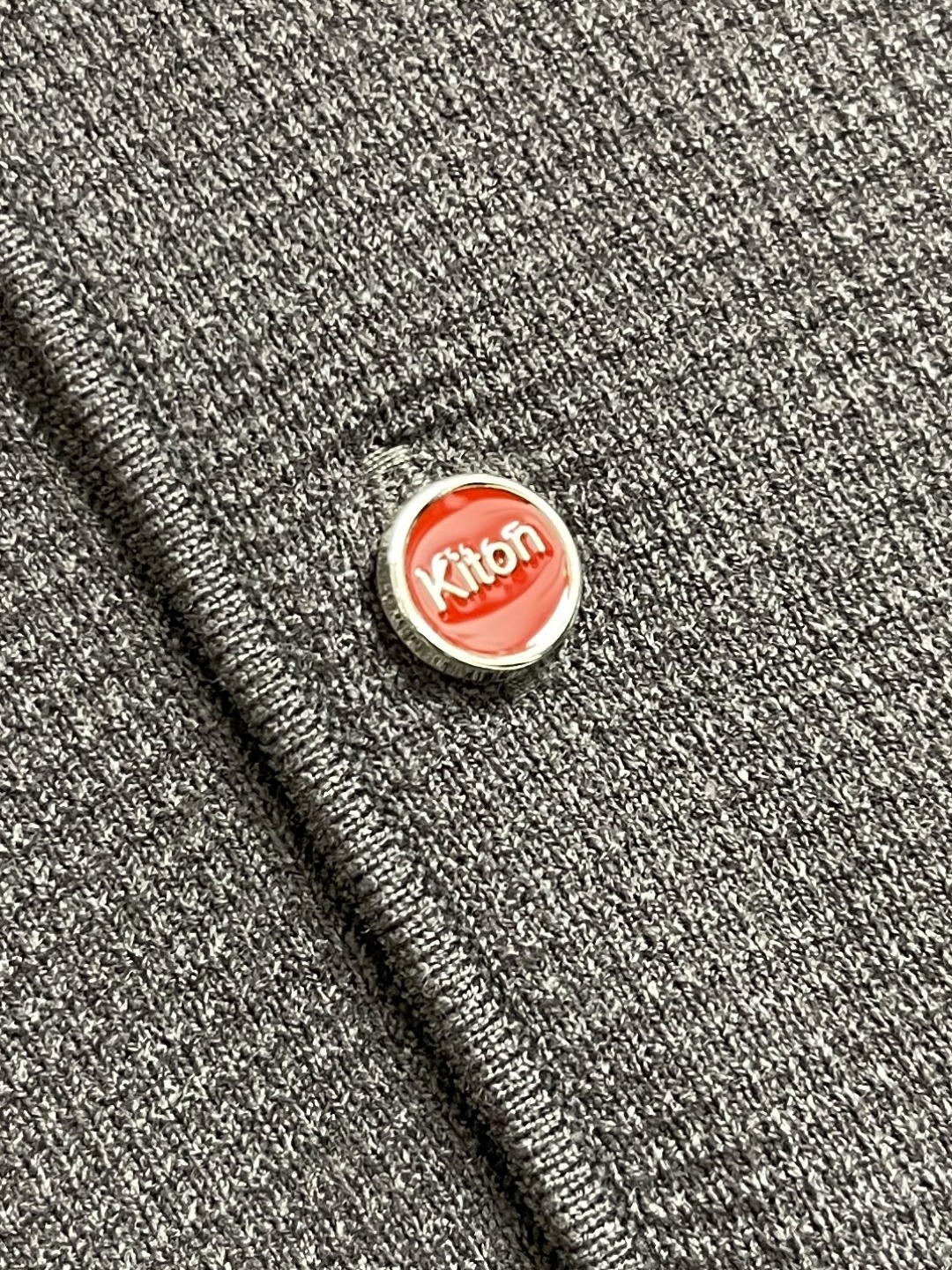 🛒🛒kiton 三扣翻领针织长袖毛衣 精选优质面料，轻盈蓬松却比普通羊毛更保暖，室内外自由切换，告别臃肿