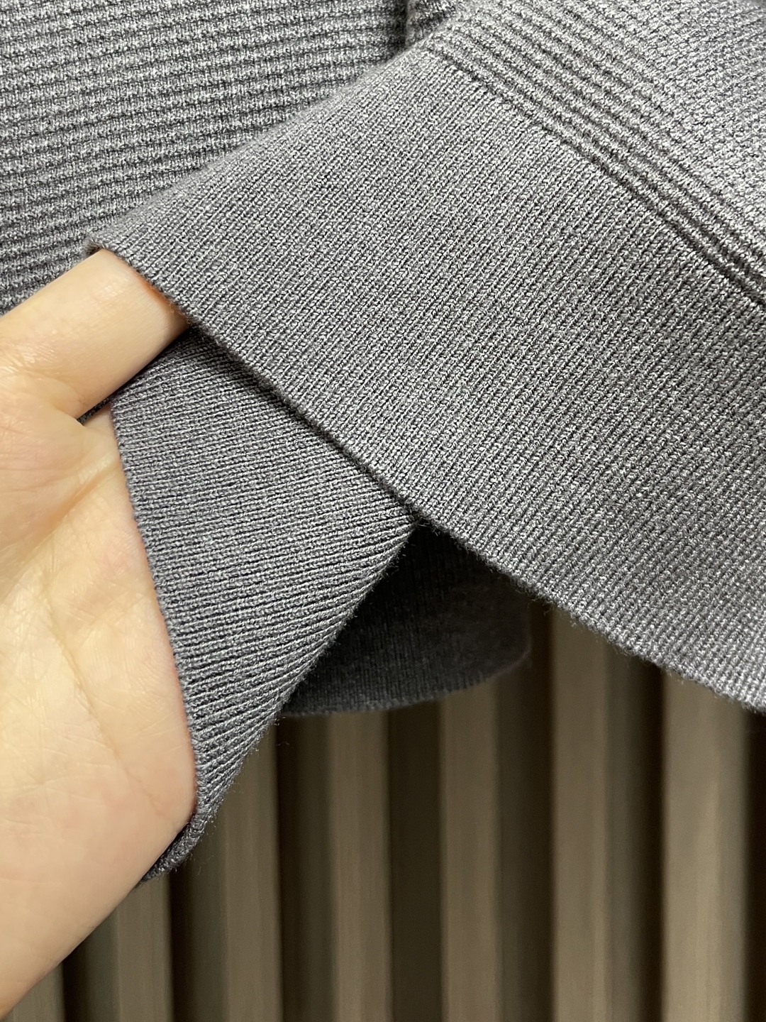 🛒🛒kiton 三扣翻领针织长袖毛衣 精选优质面料，轻盈蓬松却比普通羊毛更保暖，室内外自由切换，告别臃肿