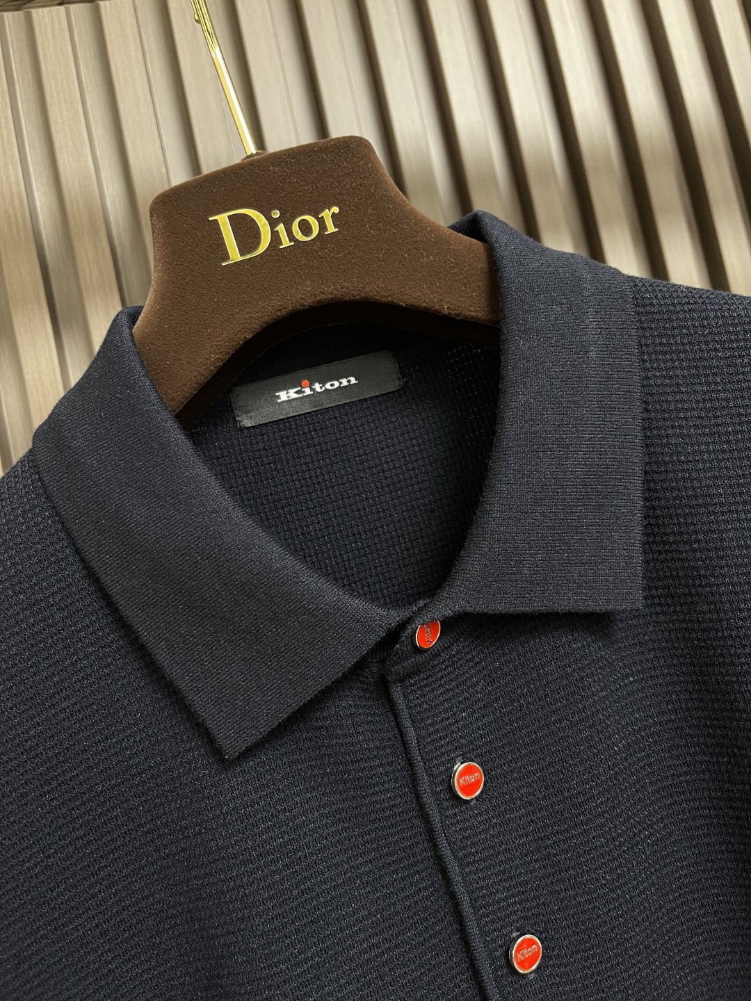 🛒🛒kiton 三扣翻领针织长袖毛衣 精选优质面料，轻盈蓬松却比普通羊毛更保暖，室内外自由切换，告别臃肿