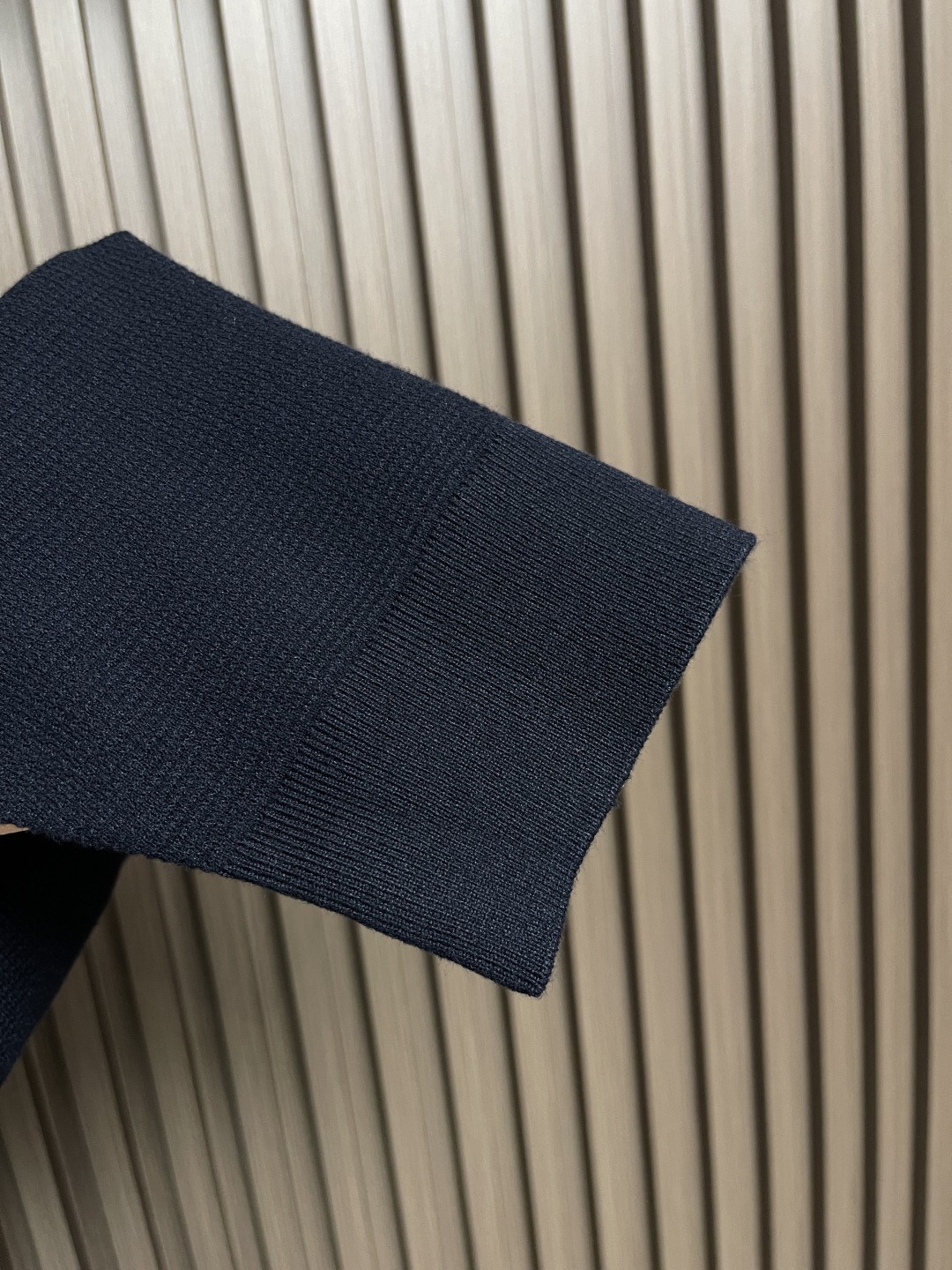 🛒🛒kiton 三扣翻领针织长袖毛衣 精选优质面料，轻盈蓬松却比普通羊毛更保暖，室内外自由切换，告别臃肿
