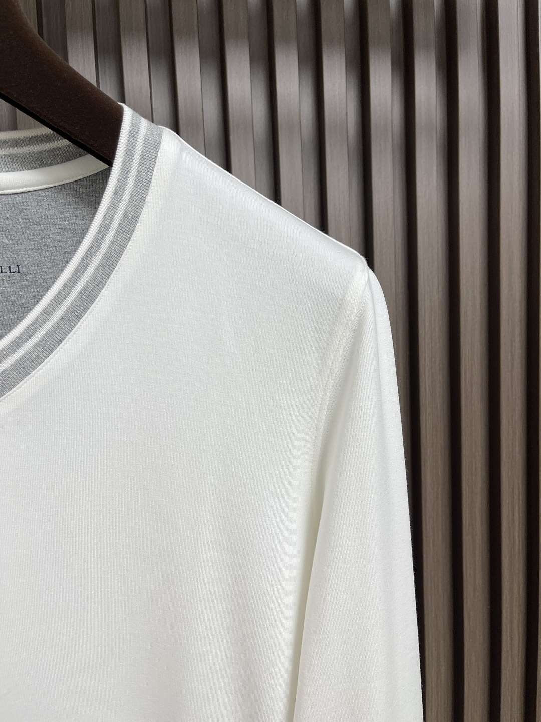 🛒🛒BC Brunello Cucinelli 2025SS秋季新品假两件V领长袖T恤，帅气时尚，简约百