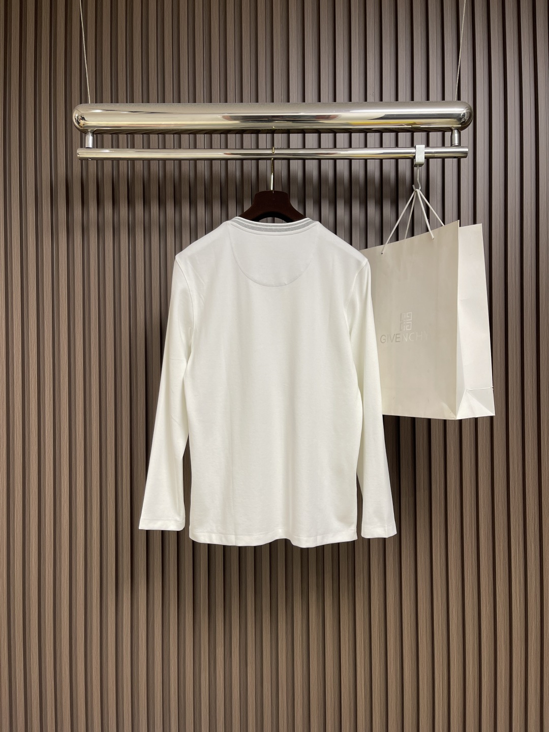 🛒🛒BC Brunello Cucinelli 2025SS秋季新品假两件V领长袖T恤，帅气时尚，简约百