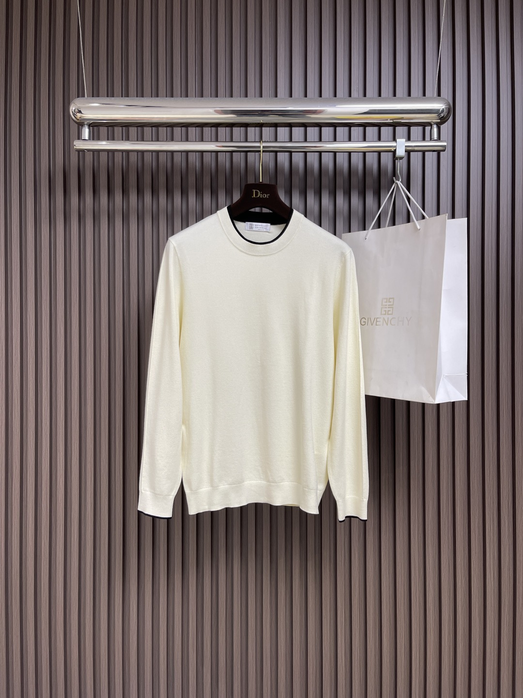 NO:525760,BC Brunello Cucinelli SS Fall New Product Fake Two-Piece Long Sleeve T-shirt, handsome, fashionable, simple and versatile. Not only is it crisp, maintains a trendy silhouette, but it is also comfortable to wear, and the yarn is more delicate. Size M-3XL, brunello cucinelli,tees, t-shirt, alexander wang19860909BC Brunello Cucinelli SS秋季新品假两件长袖T恤,帅气时尚,简约百搭款.不仅挺括,保持潮流的廓形,又穿着舒适,纱织更细腻.尺码M-3XL,,brunello cucinelli,tees，t-shirt,alexander wang,Men's clothing