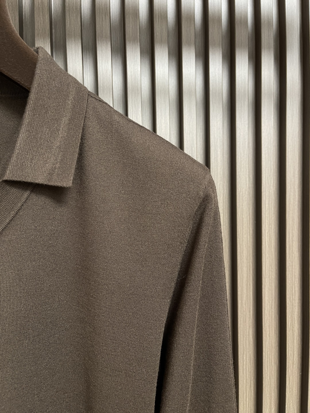 🛒🛒Brioni布莱奥尼 秋冬新品翻领长袖羊毛衫，作为年度最是经典单品，经过设计重新演绎，质感绝佳，手感