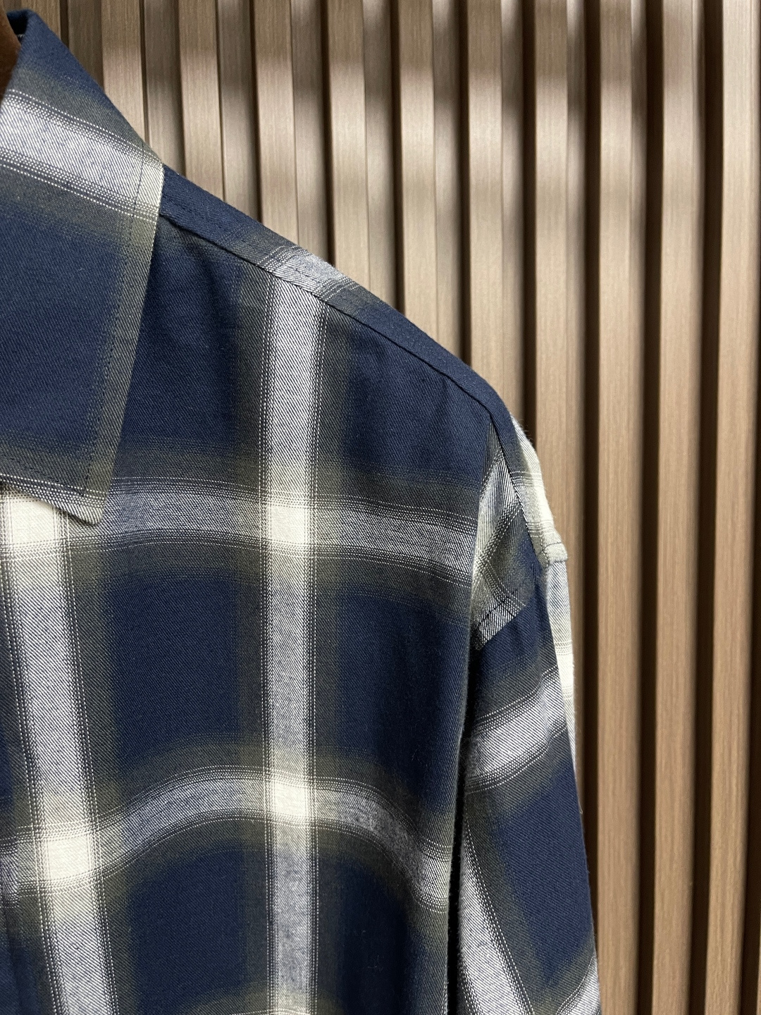 🛒🛒Acne Studios 格纹纽扣长袖衬衫，定制有机棉磨绒格纹斜纹布 纹理清晰 质感十足 舒适贴肤 