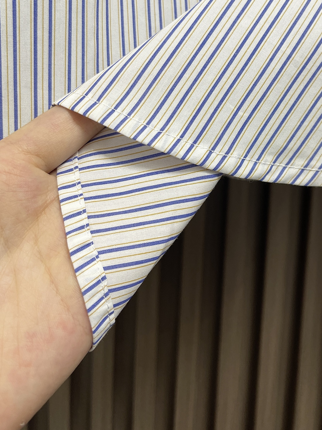 🛒🛒LV 2025ss新款Logo刺绣条纹方领休闲长袖衬衫，以Monogram提花铺陈背景，再借明媚条纹