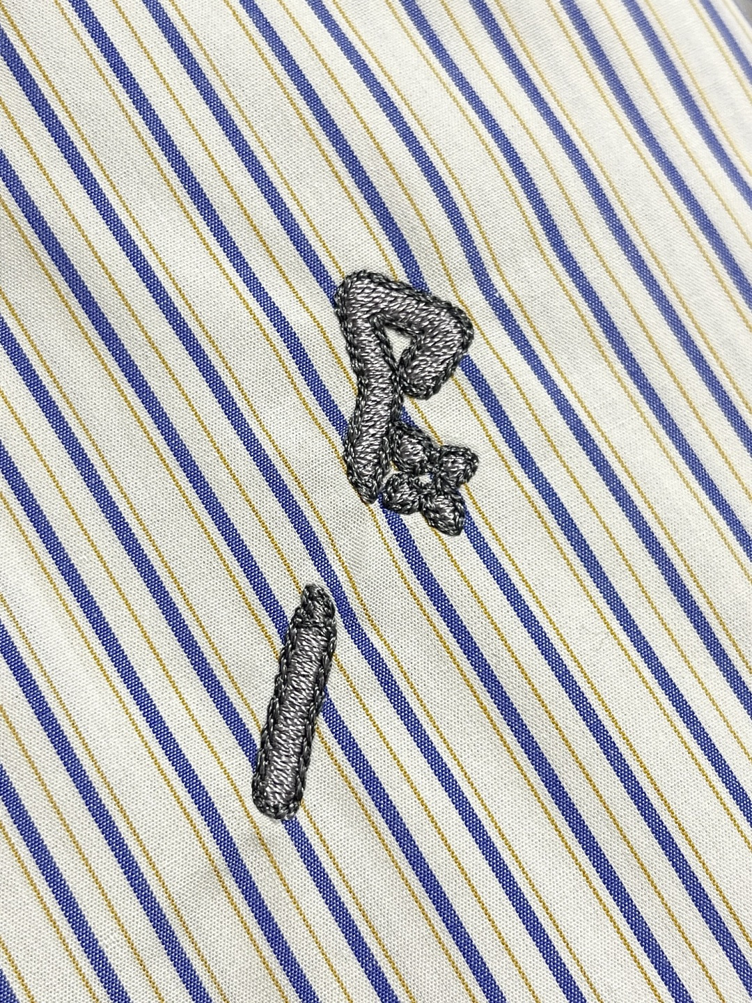 🛒🛒LV 2025ss新款Logo刺绣条纹方领休闲长袖衬衫，以Monogram提花铺陈背景，再借明媚条纹