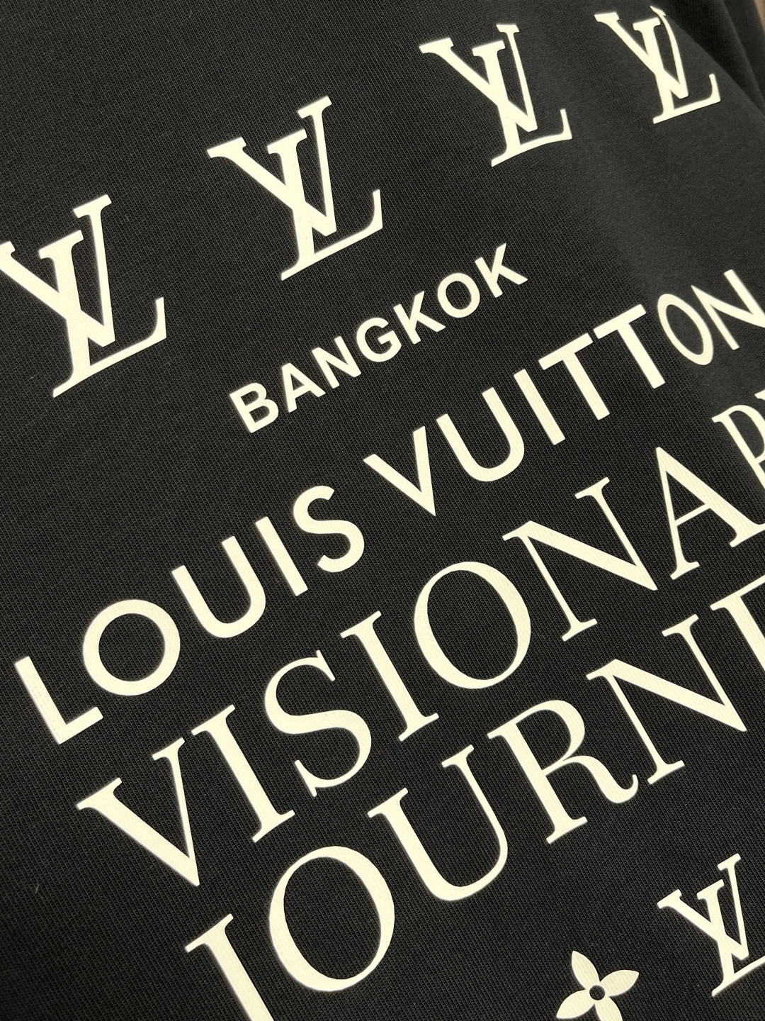 🛒🛒LV 大标字母标识圆领卫衣，面料采用原版定织定染纯棉毛圈420g高克面料，柔软亲肤细腻。做工细致，厚