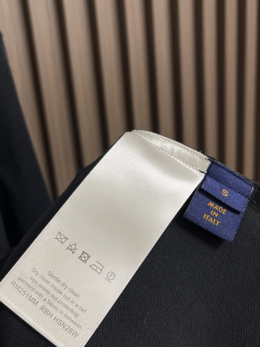 🛒🛒LV 大标字母标识圆领卫衣，面料采用原版定织定染纯棉毛圈420g高克面料，柔软亲肤细腻。做工细致，厚