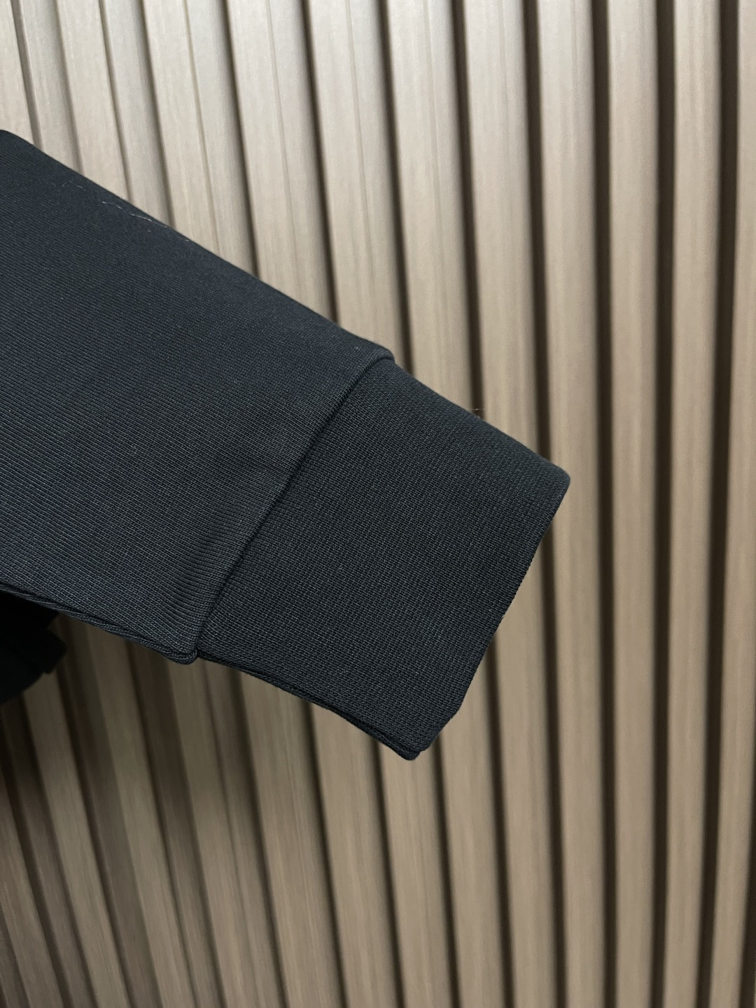 🛒🛒LV 大标字母标识圆领卫衣，面料采用原版定织定染纯棉毛圈420g高克面料，柔软亲肤细腻。做工细致，厚