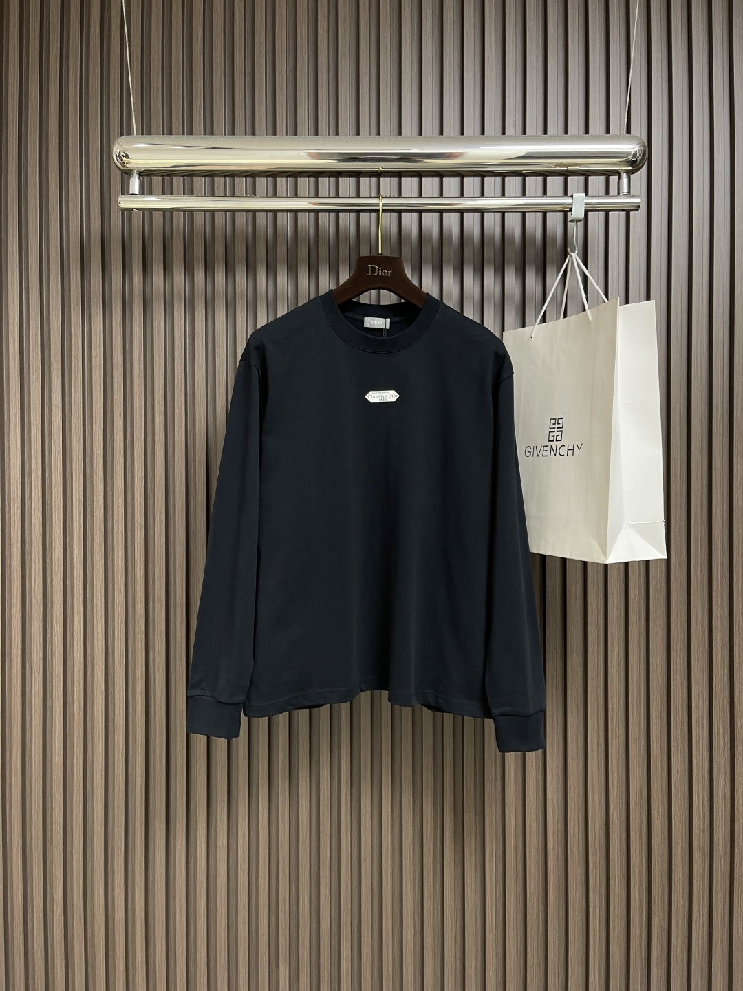 🛒🛒Dior 小标签圆领长袖T恤，棉质平纹针织面料，采用24S特纺紧密棉面料，185g；搭配32S双纱螺