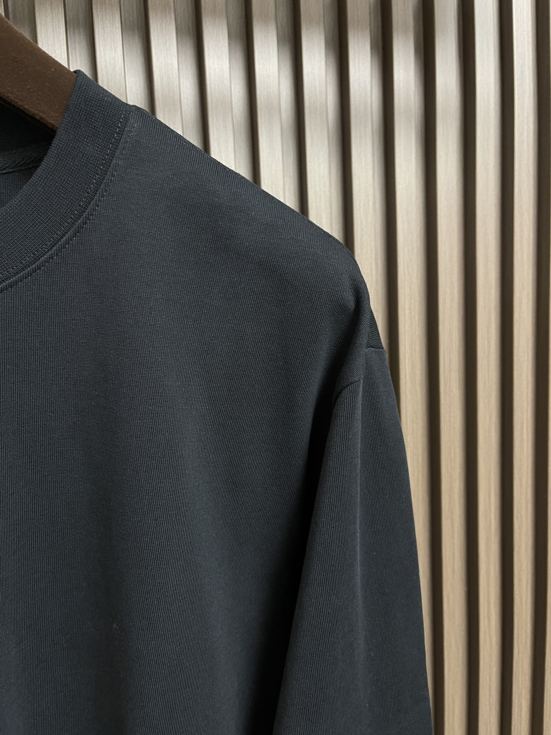 🛒🛒BV 2025SS秋冬新款标语印花长袖T恤，立体logo标识胶印印花工艺，面料定织定染，采用双股双纱