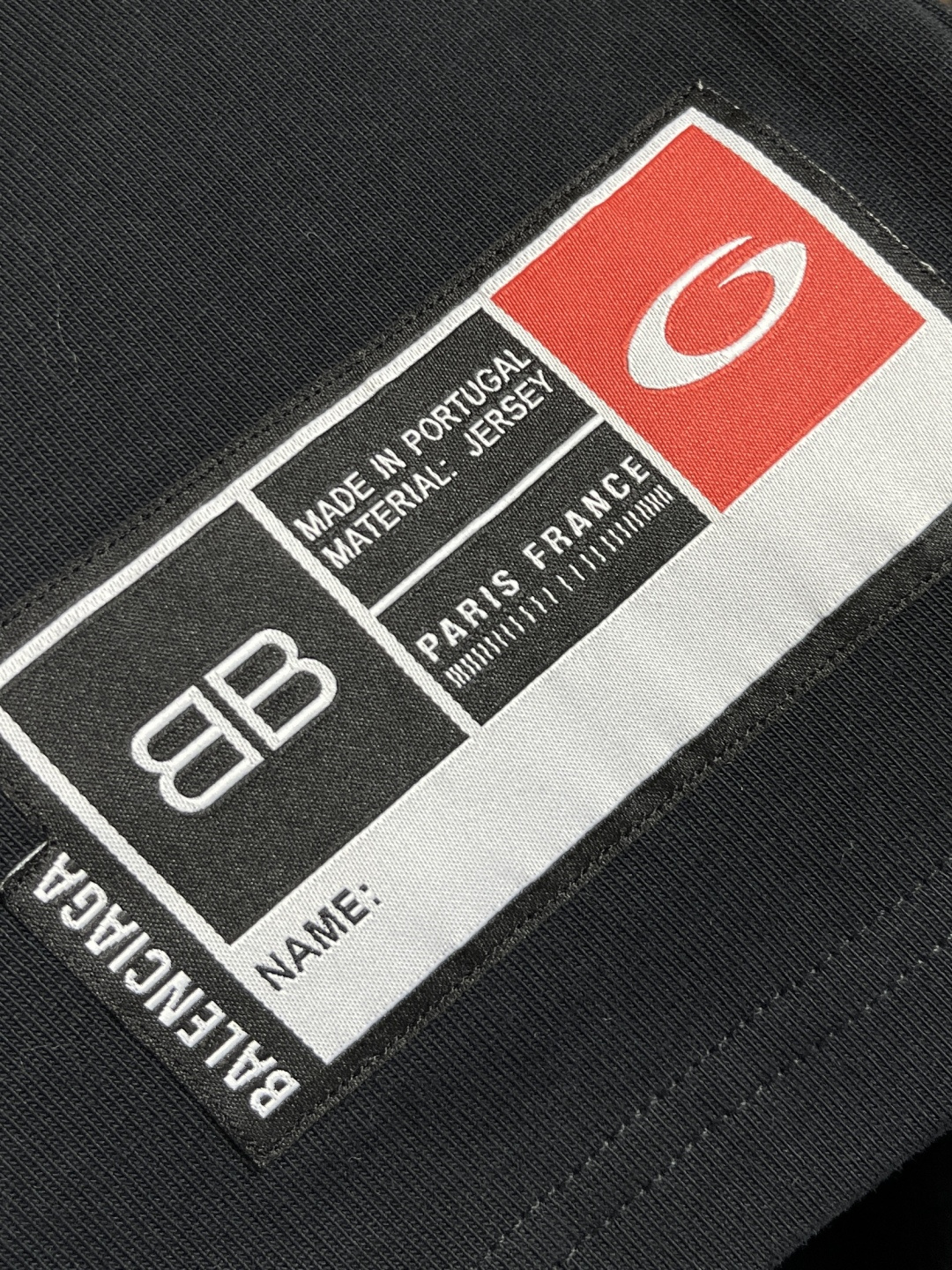 🛒🛒balenciaga 2025FW秋冬新款篮球系列超曼联名01号球衣长袖T恤，衣橱必备单品，都采用了