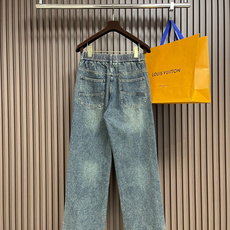 🛒🛒GUCCI 男士直筒休闲牛仔裤 现代时尚的剪裁设计,客供日本denim平纹棉质牛仔面料梭织生产.顶尖 🛒🛒GUCCI 男士直筒休闲牛仔裤 现代时尚的剪裁设计,客供日本denim平纹棉质牛仔面料梭织生产.顶尖