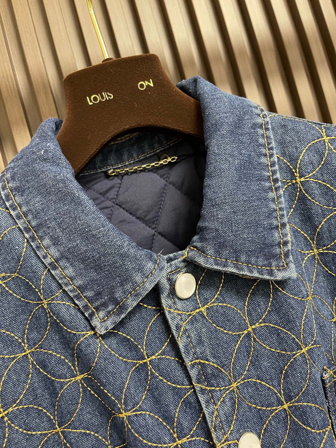 🛒🛒LV x NIGO 牛仔棉服夹克外套，出自Pharrell和Nigo在2025秋冬系列的合作之作，展